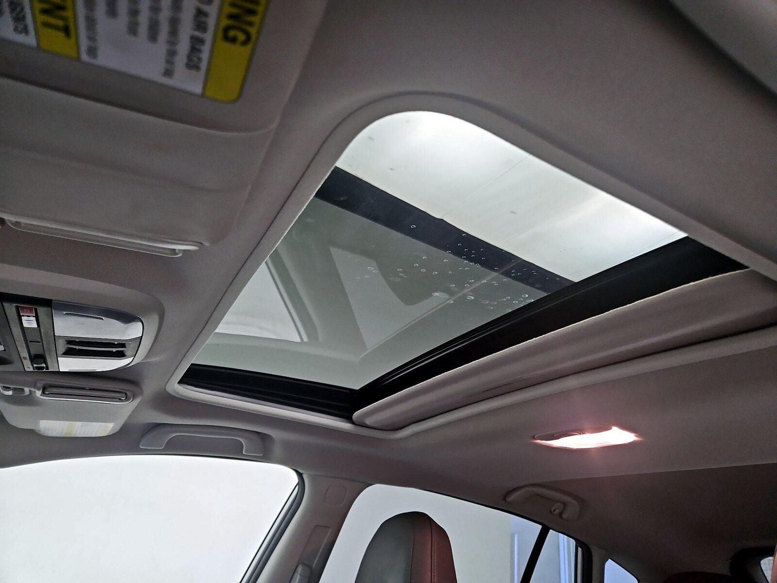 Sunroof(s) & Overhead Airbags