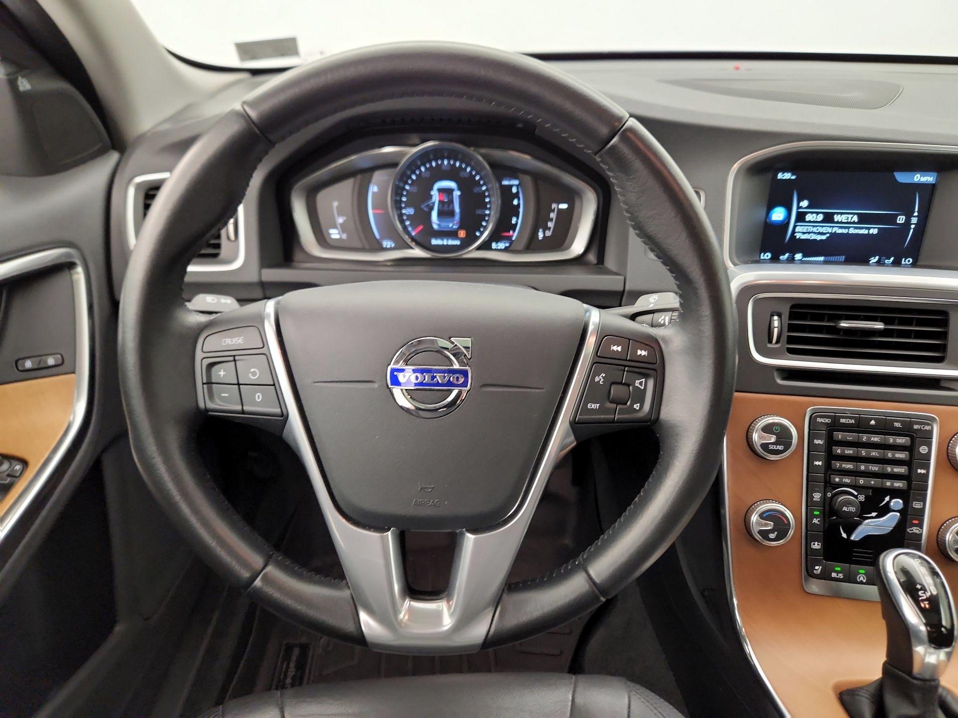 Thumbnail: 2016 Volvo S60 - 10