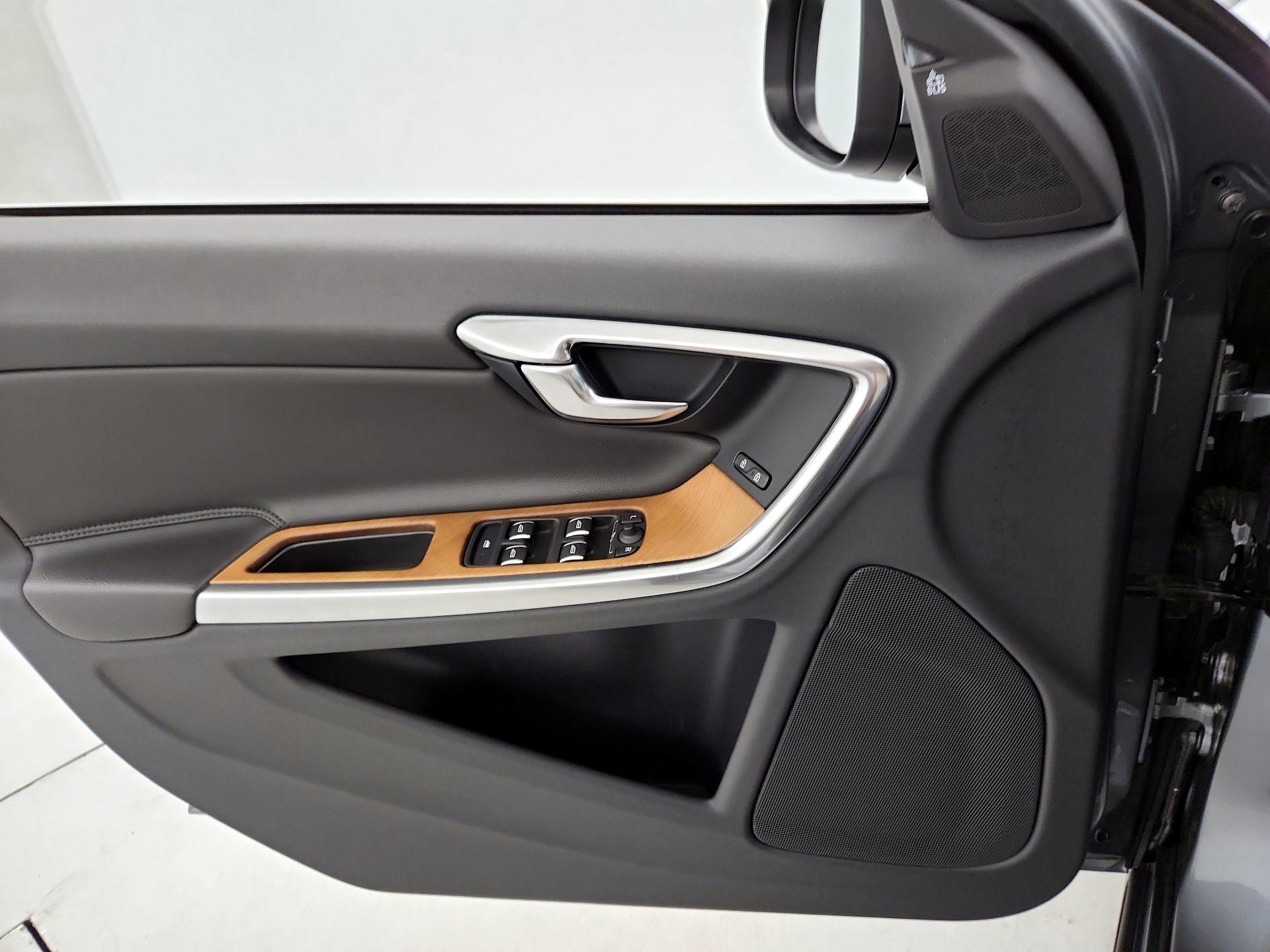 Thumbnail: 2016 Volvo S60 - 12