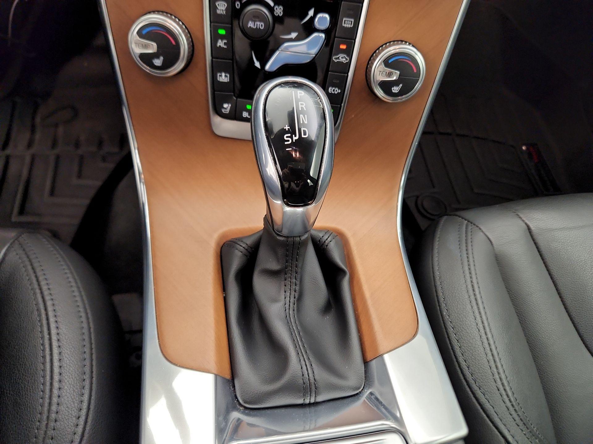 Thumbnail: 2016 Volvo S60 - 16