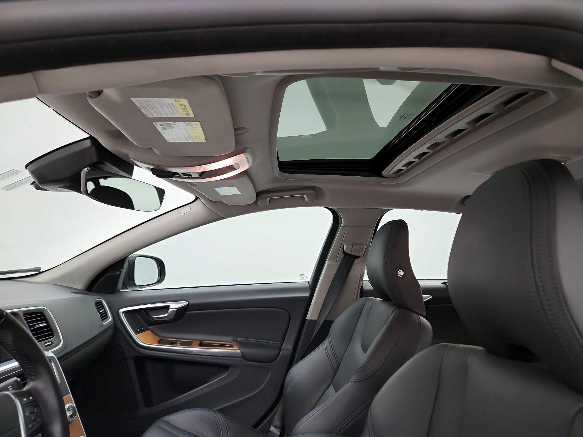 Thumbnail: 2016 Volvo S60 - 18