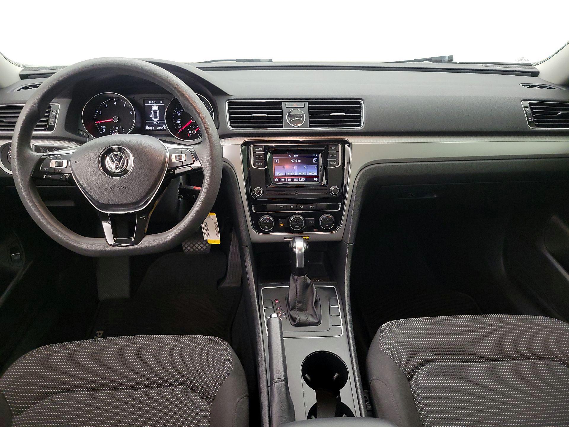 Thumbnail: 2016 Volkswagen Passat - 9