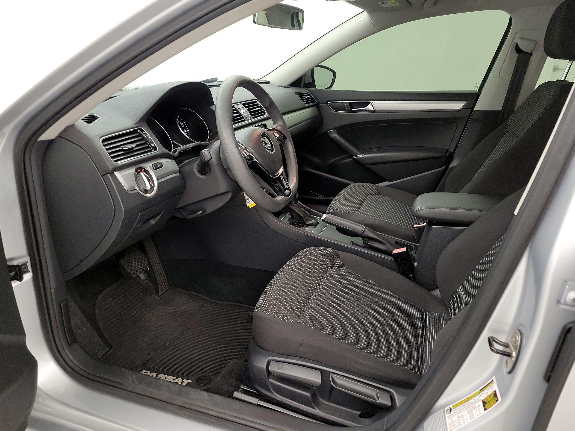 Thumbnail: 2016 Volkswagen Passat - 11