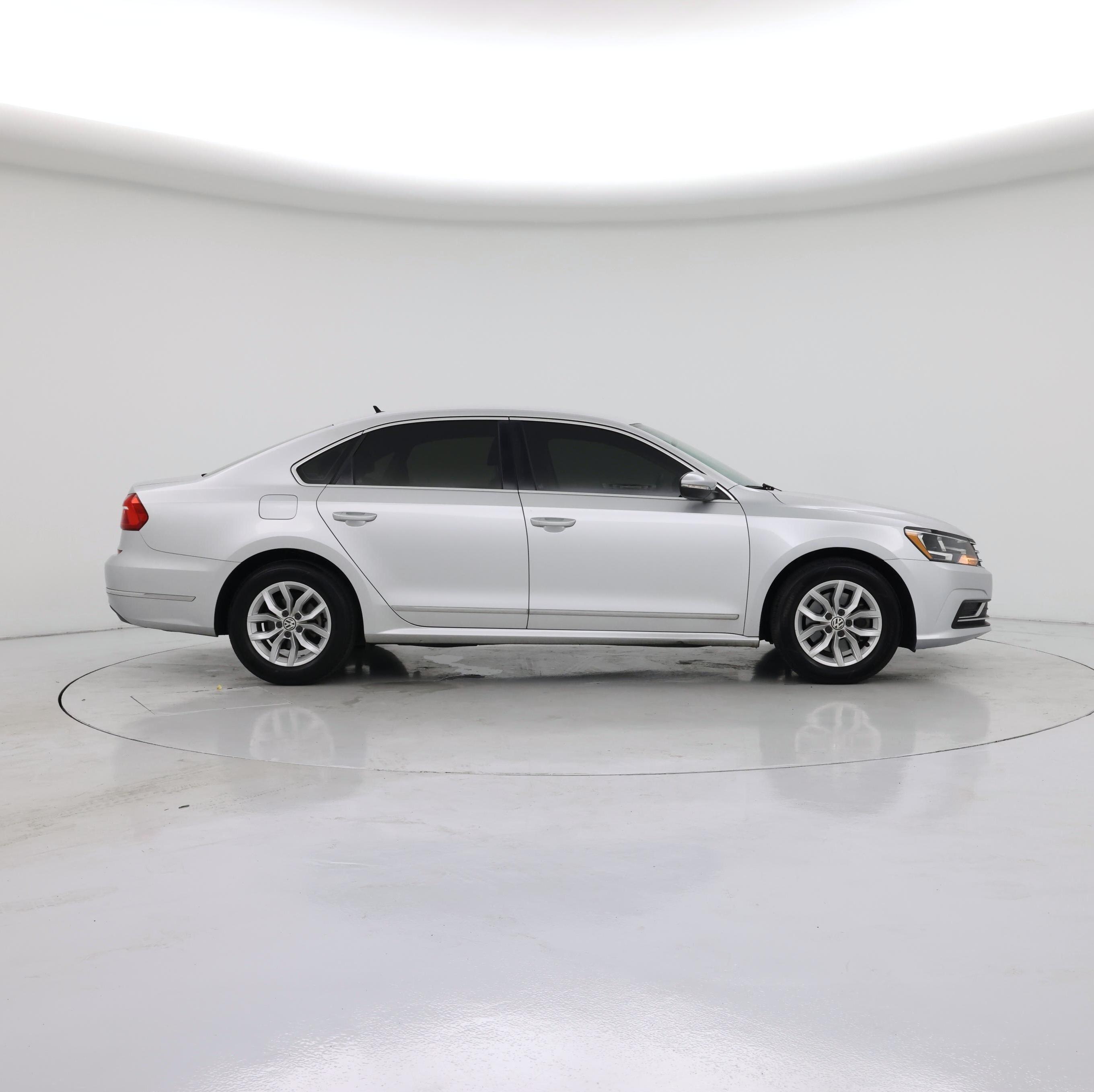 Thumbnail: 2016 Volkswagen Passat - 7