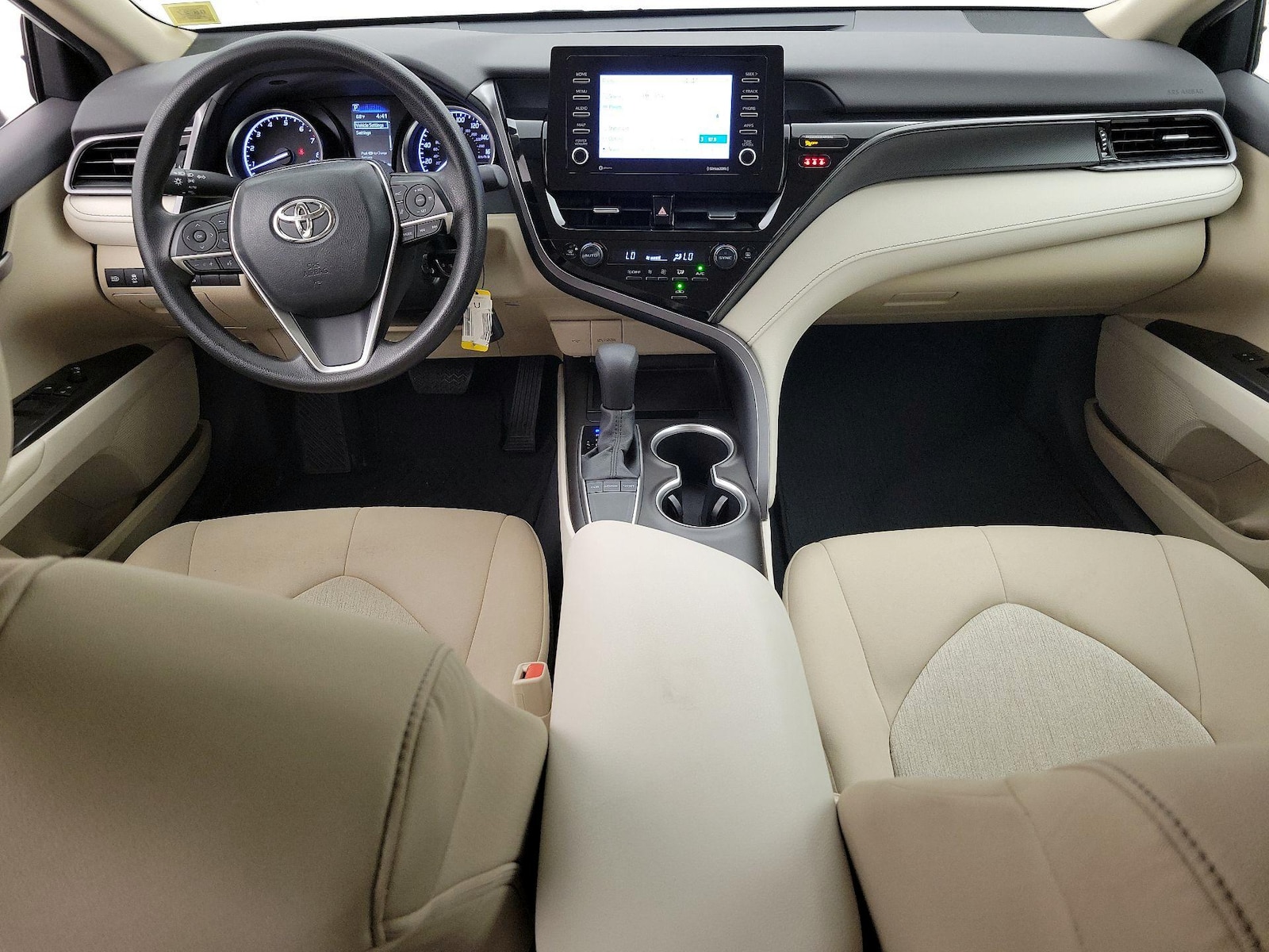 2024 Toyota Camry LE - Photo 10