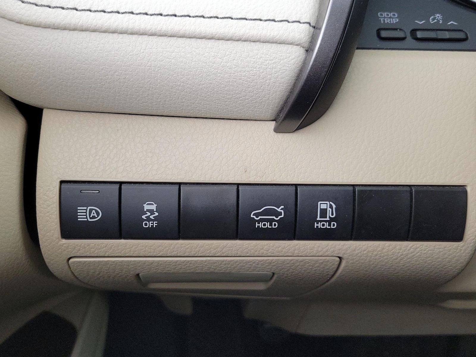 2024 Toyota Camry LE - Photo 14