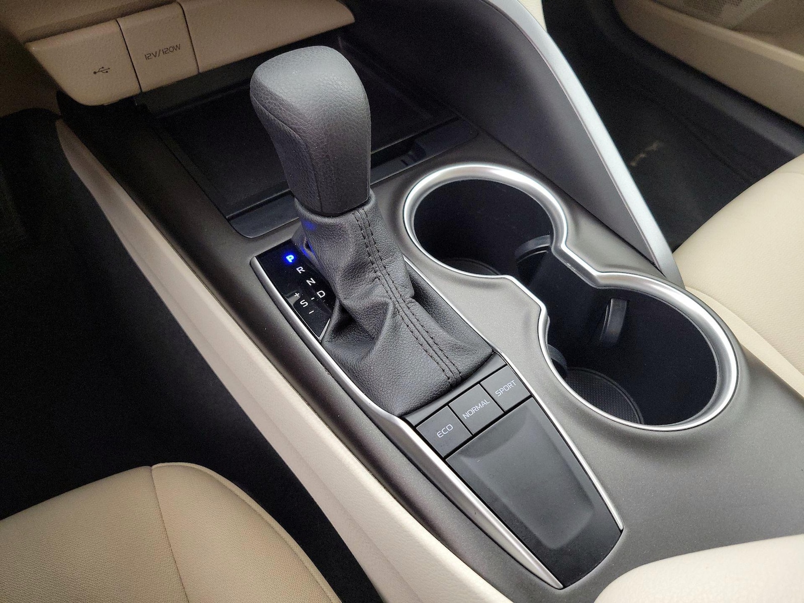 2024 Toyota Camry LE - Photo 18