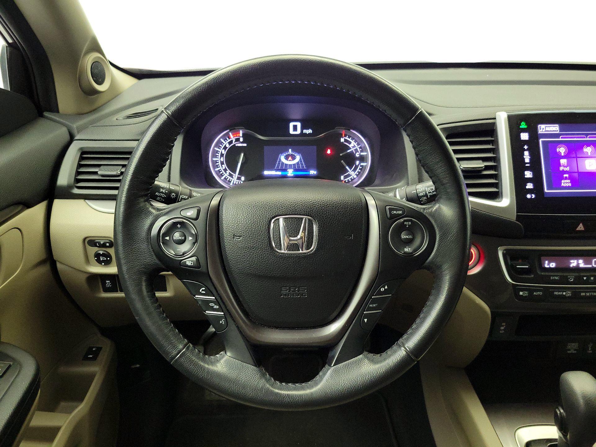 Thumbnail: 2016 Honda Pilot - 10