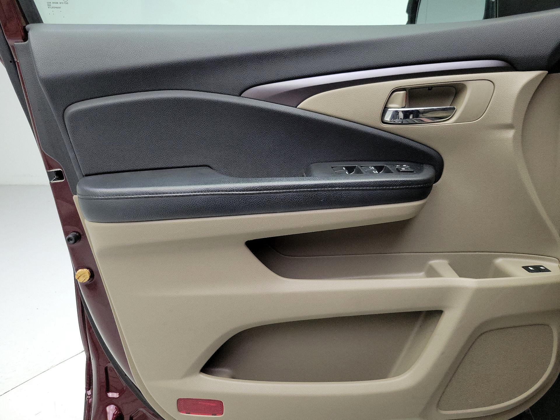 Thumbnail: 2016 Honda Pilot - 12