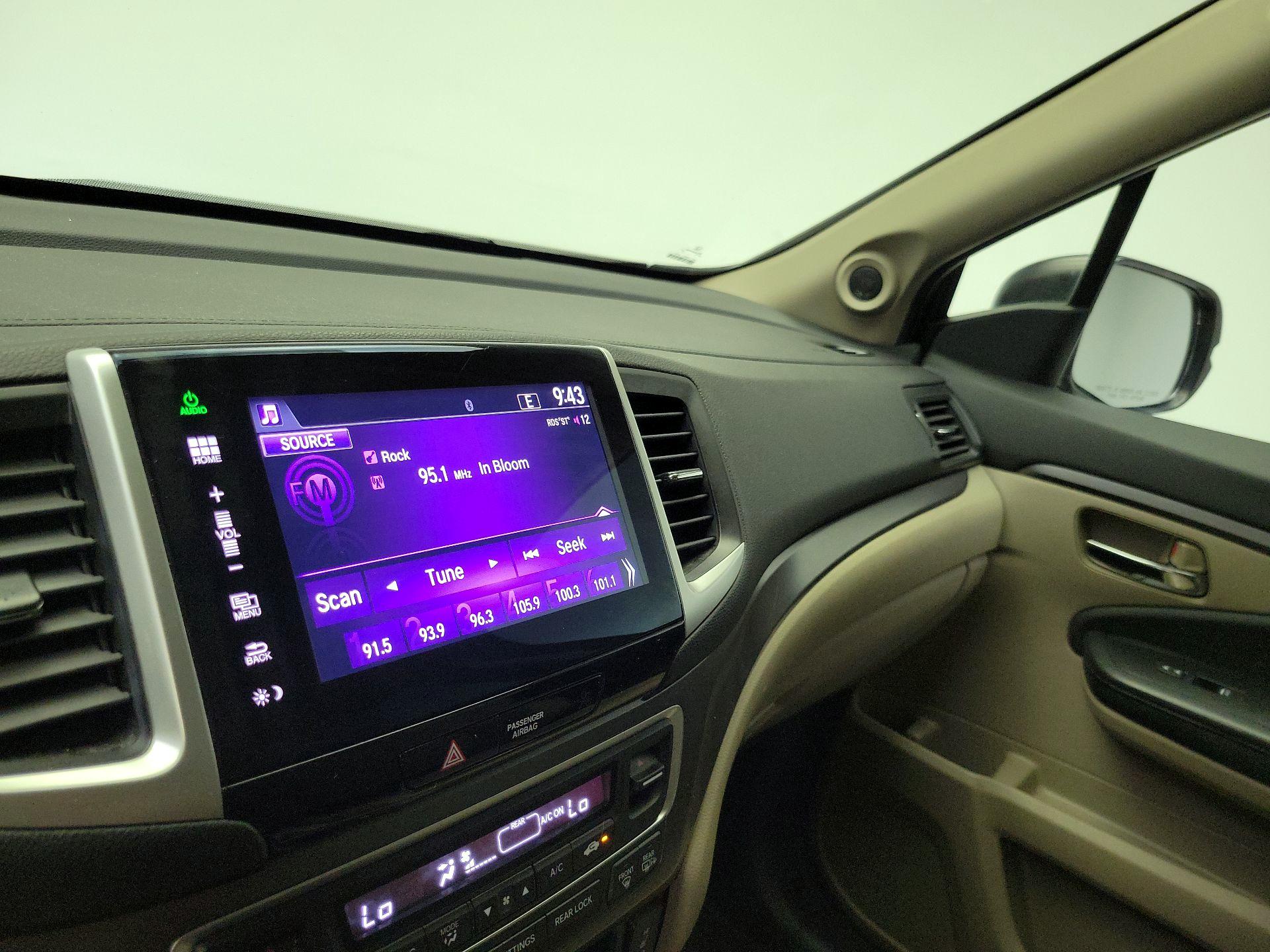 Thumbnail: 2016 Honda Pilot - 15