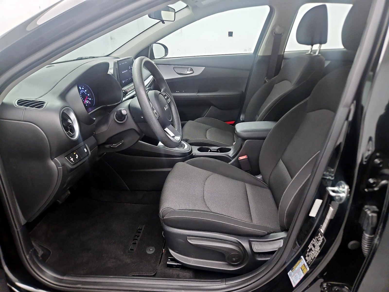 2024 Kia Forte LXS - Photo 10