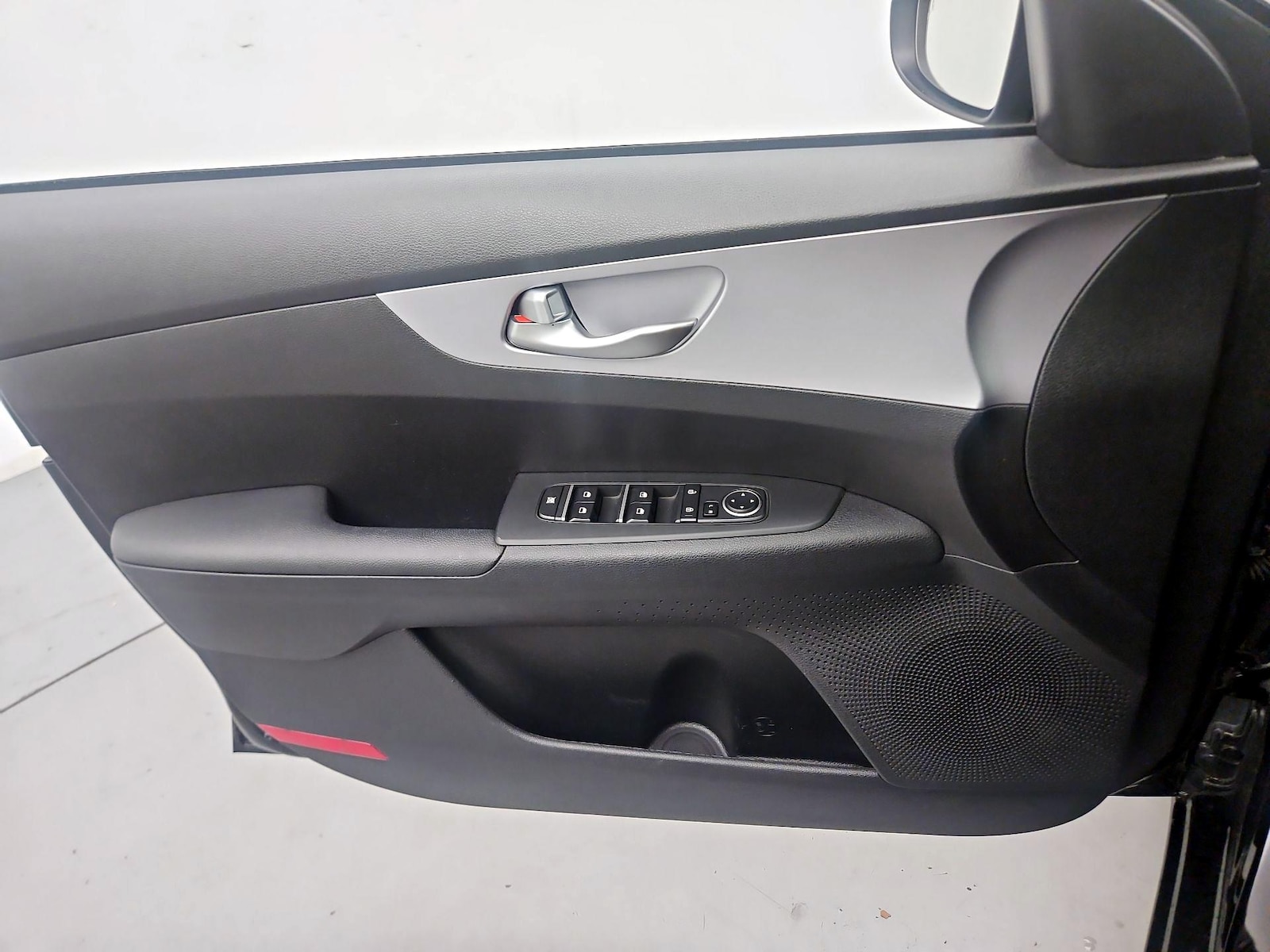 2024 Kia Forte LXS - Photo 11