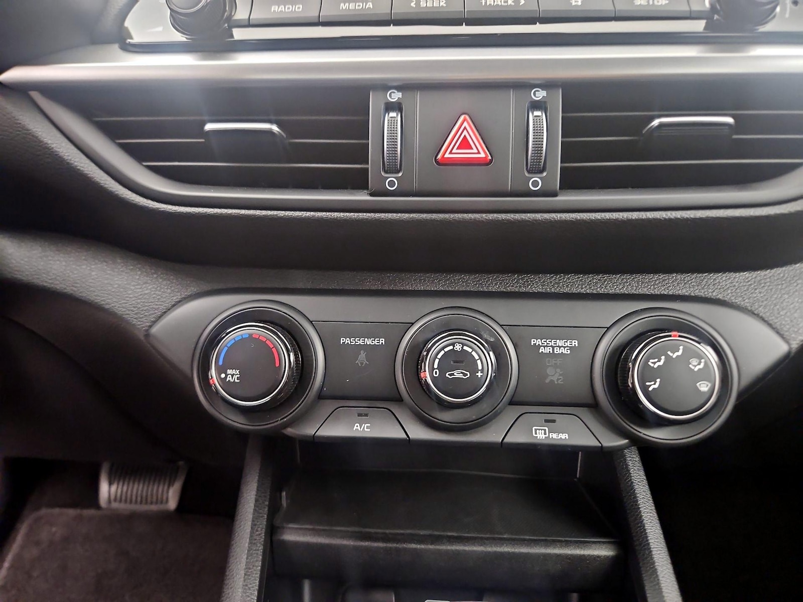 2024 Kia Forte LXS - Photo 15