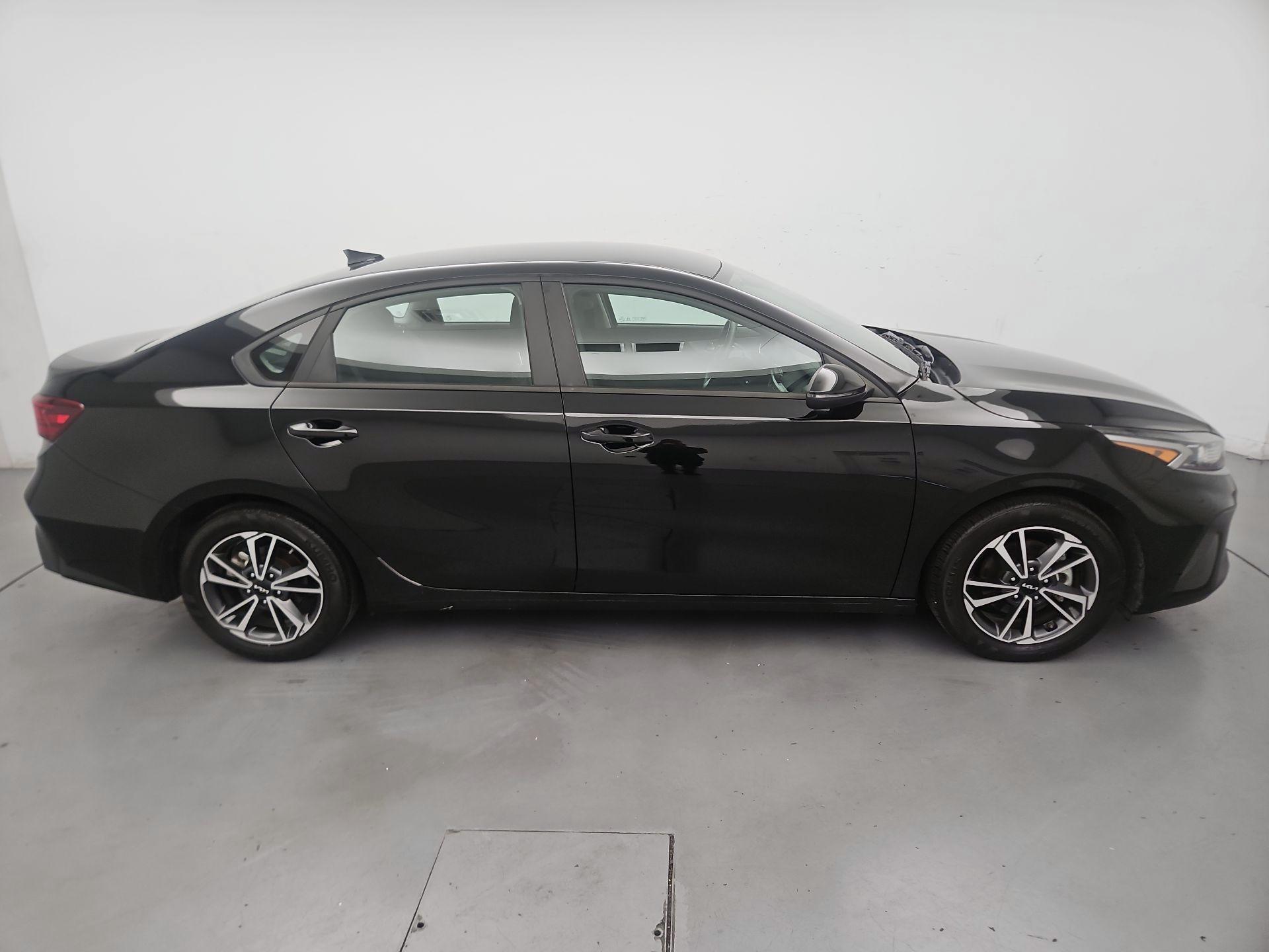 Thumbnail: 2024 Kia Forte - 4