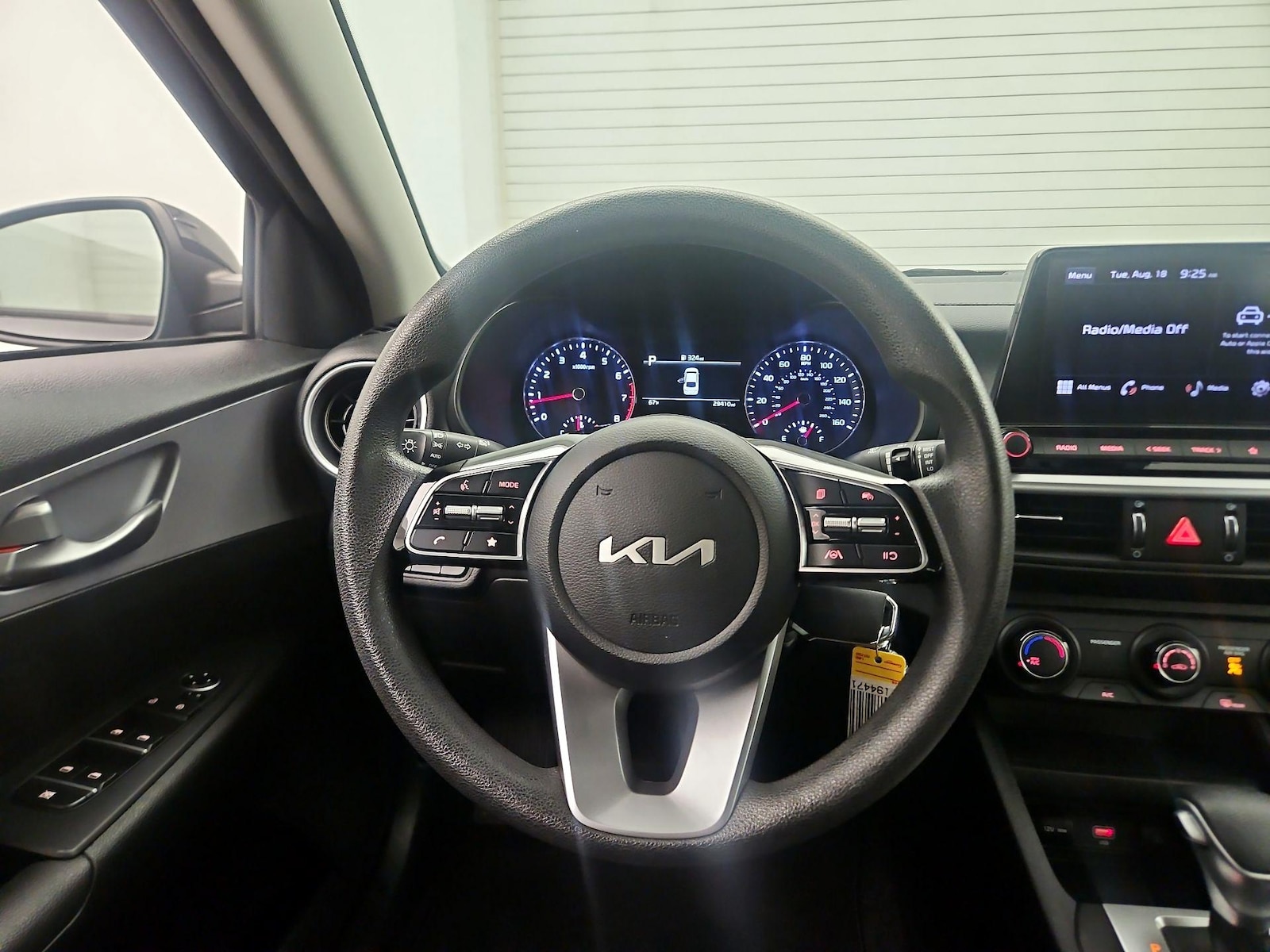2024 Kia Forte LXS - Photo 9
