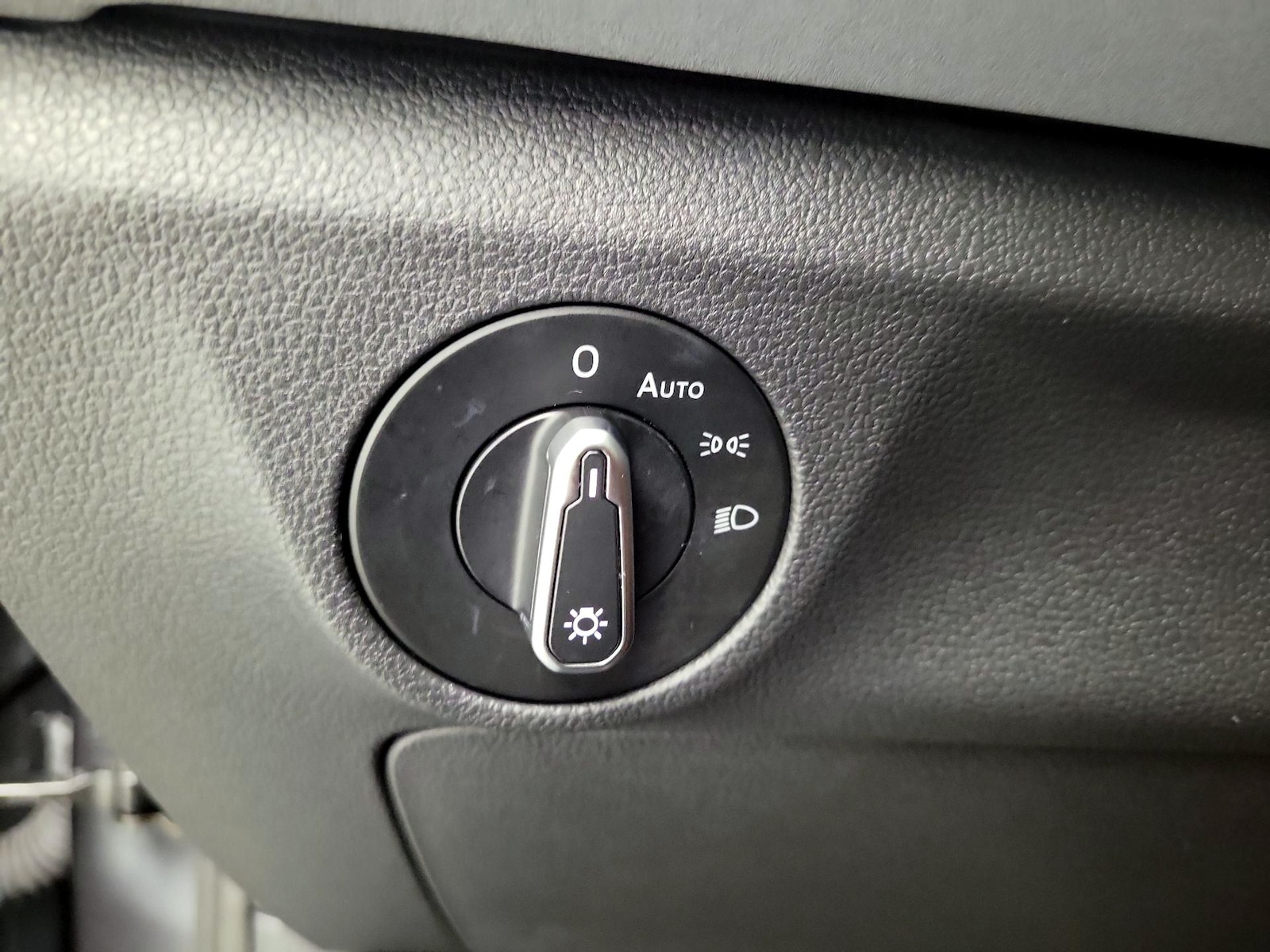 2025 Volkswagen Jetta SE - Photo 14