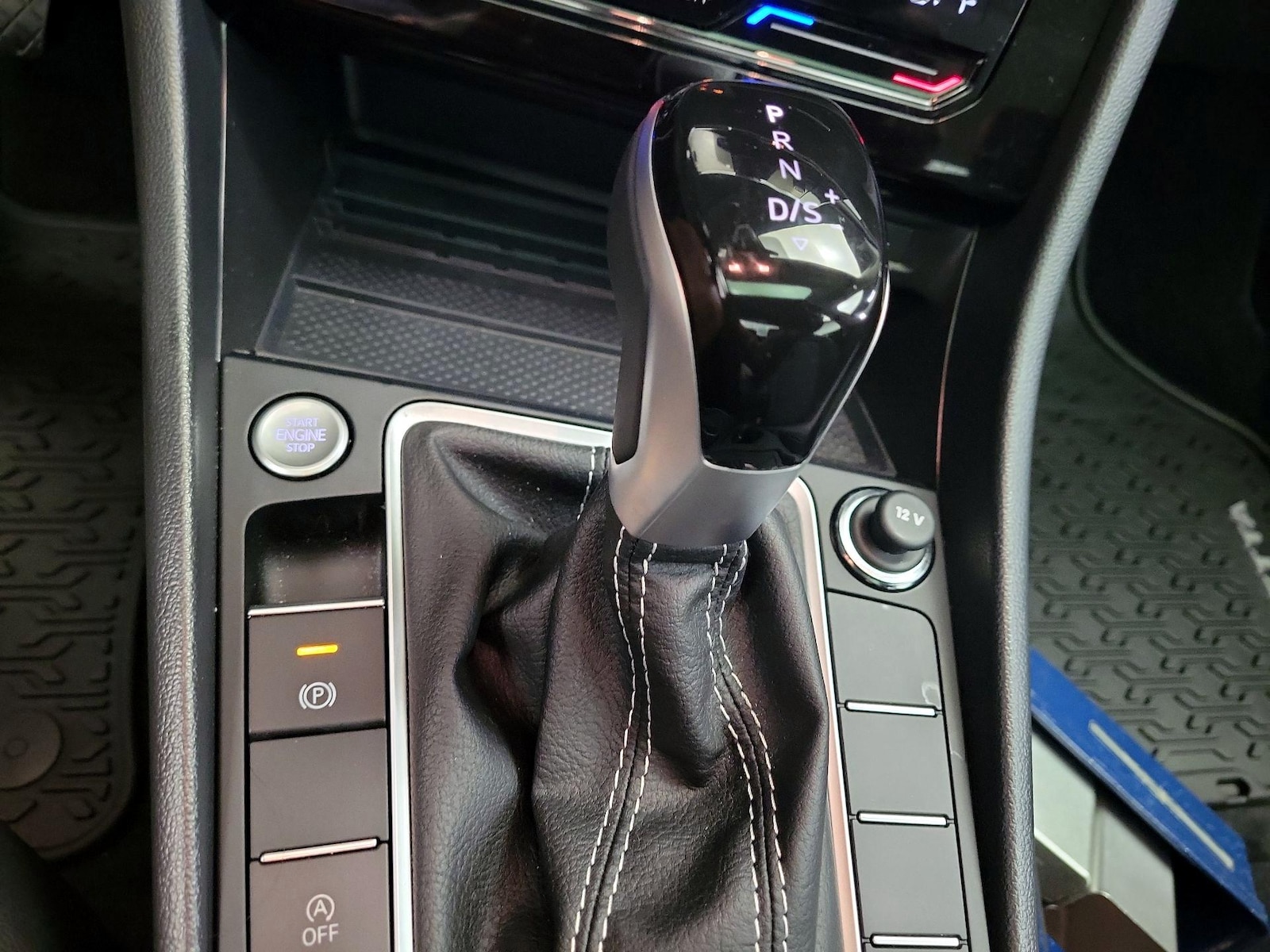 2025 Volkswagen Jetta SE - Photo 18