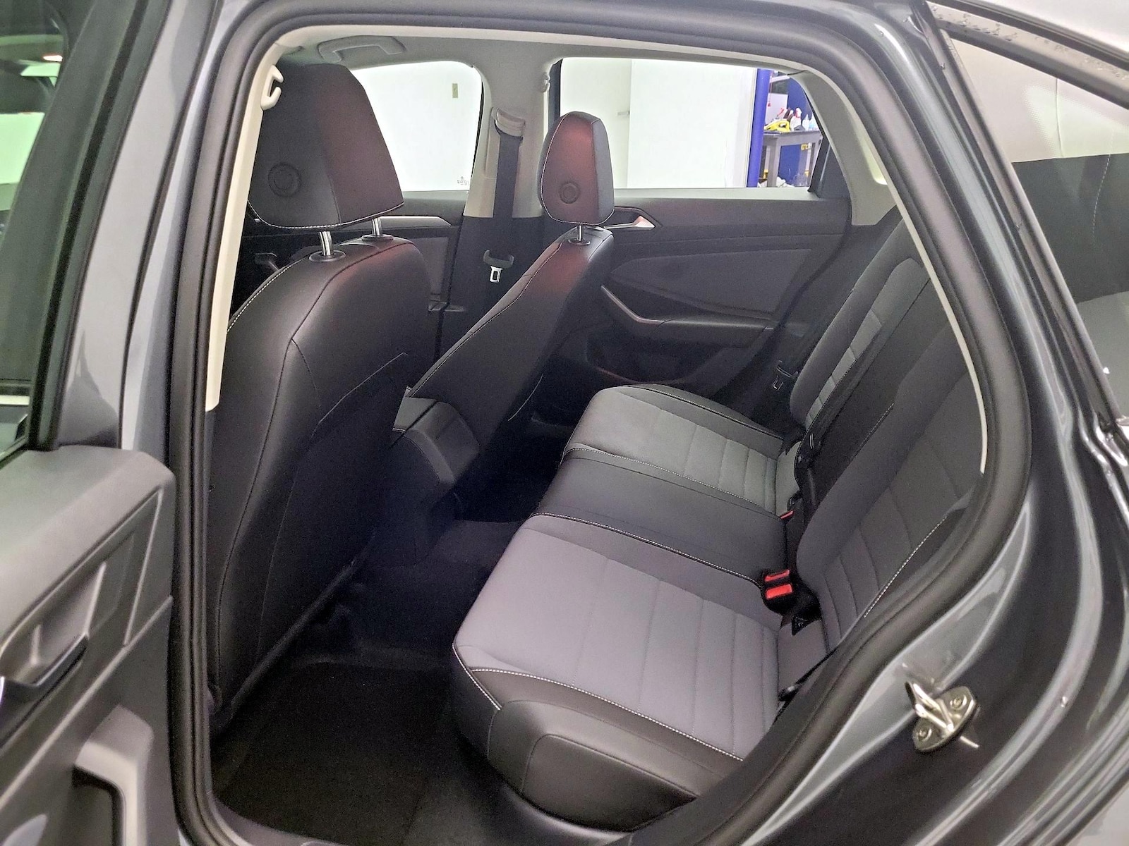 2025 Volkswagen Jetta SE - Photo 21