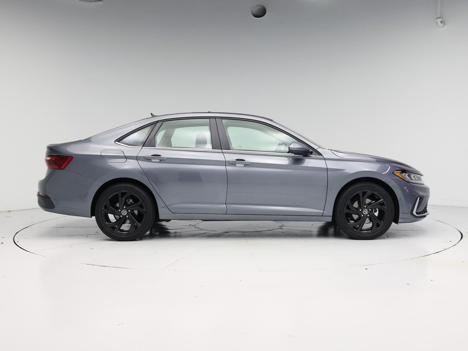 2025 Volkswagen Jetta SE - Photo 8