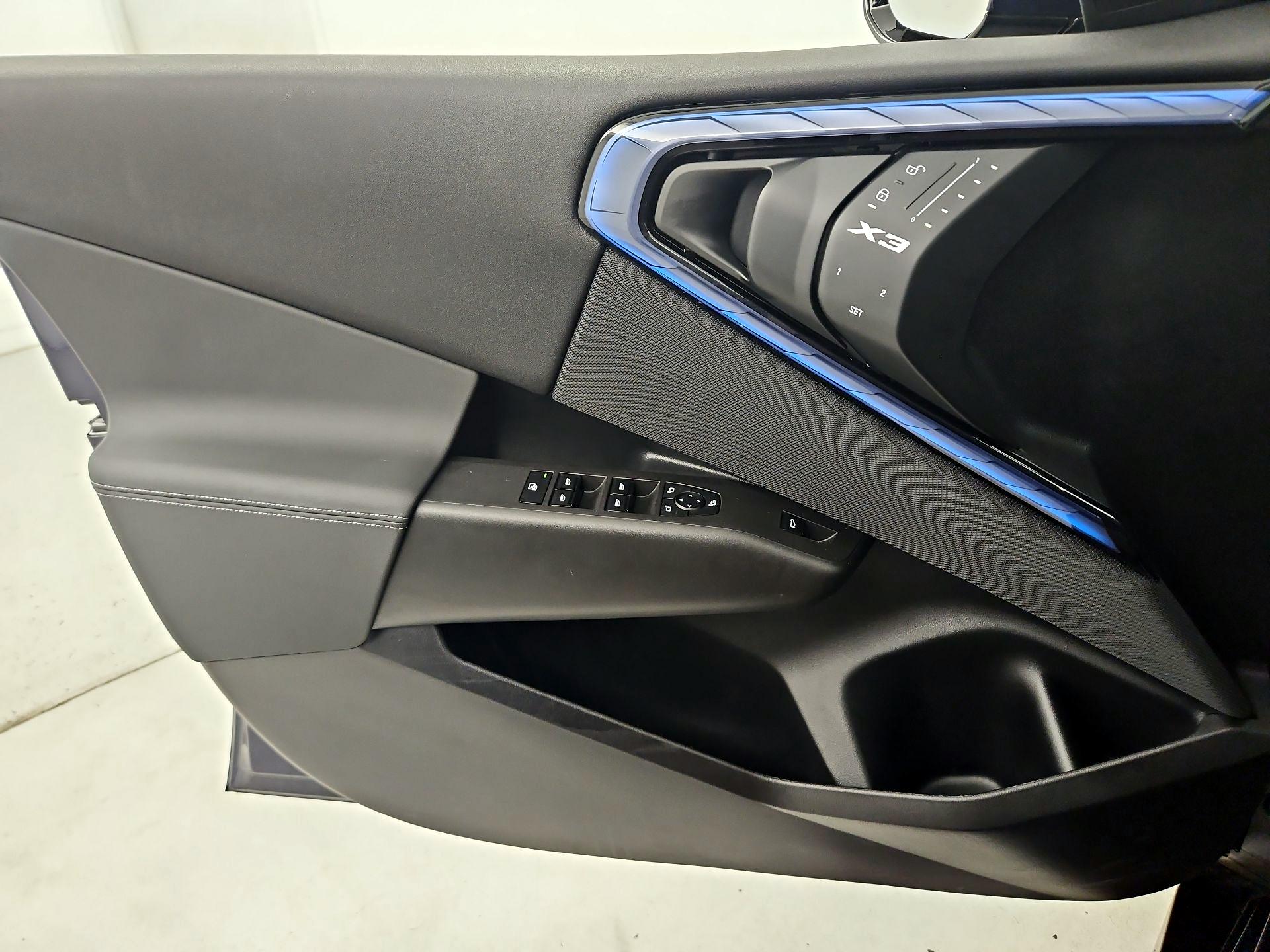 Thumbnail: 2025 BMW X3 - 12