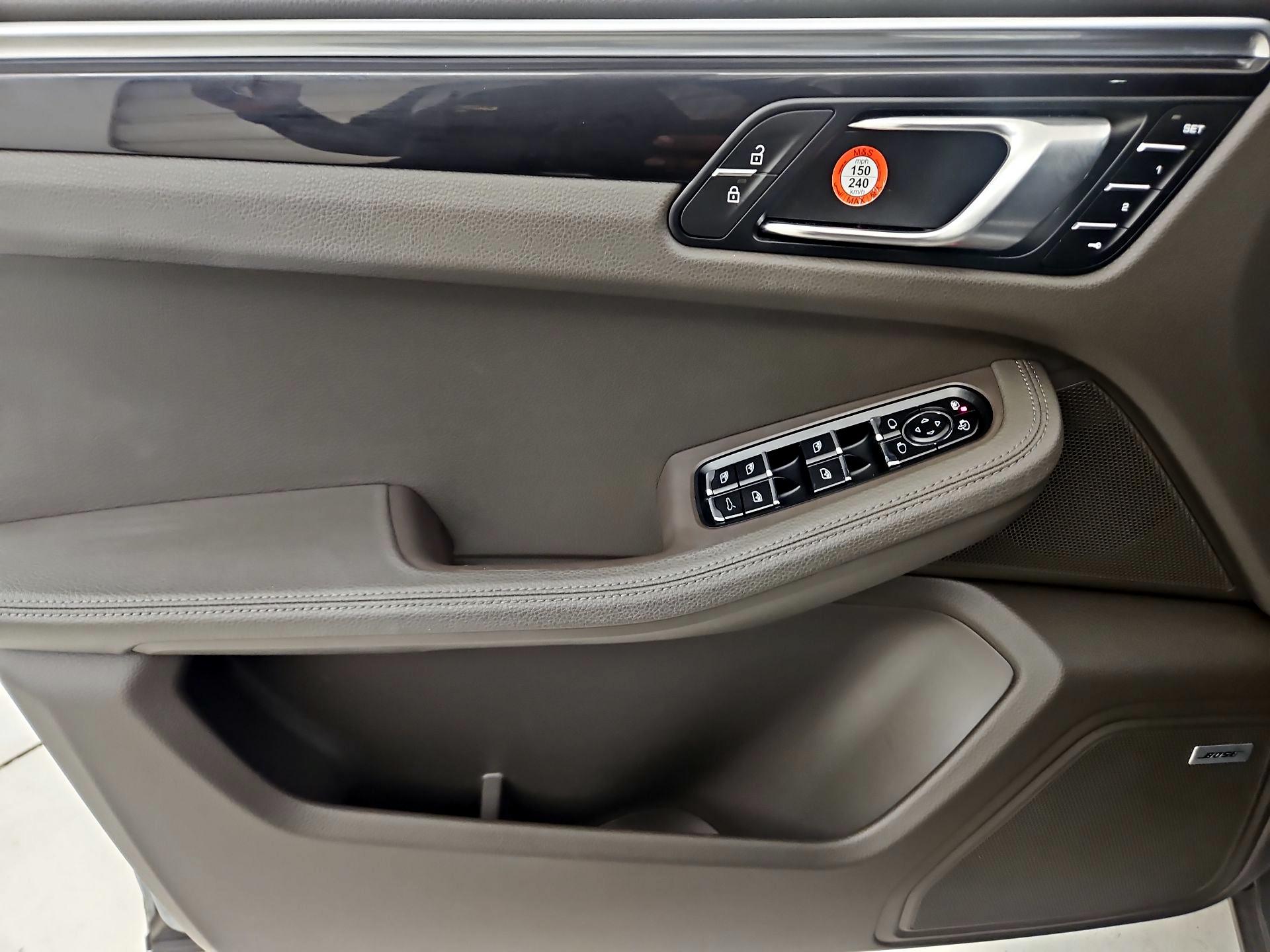 Thumbnail: 2021 Porsche Macan - 12
