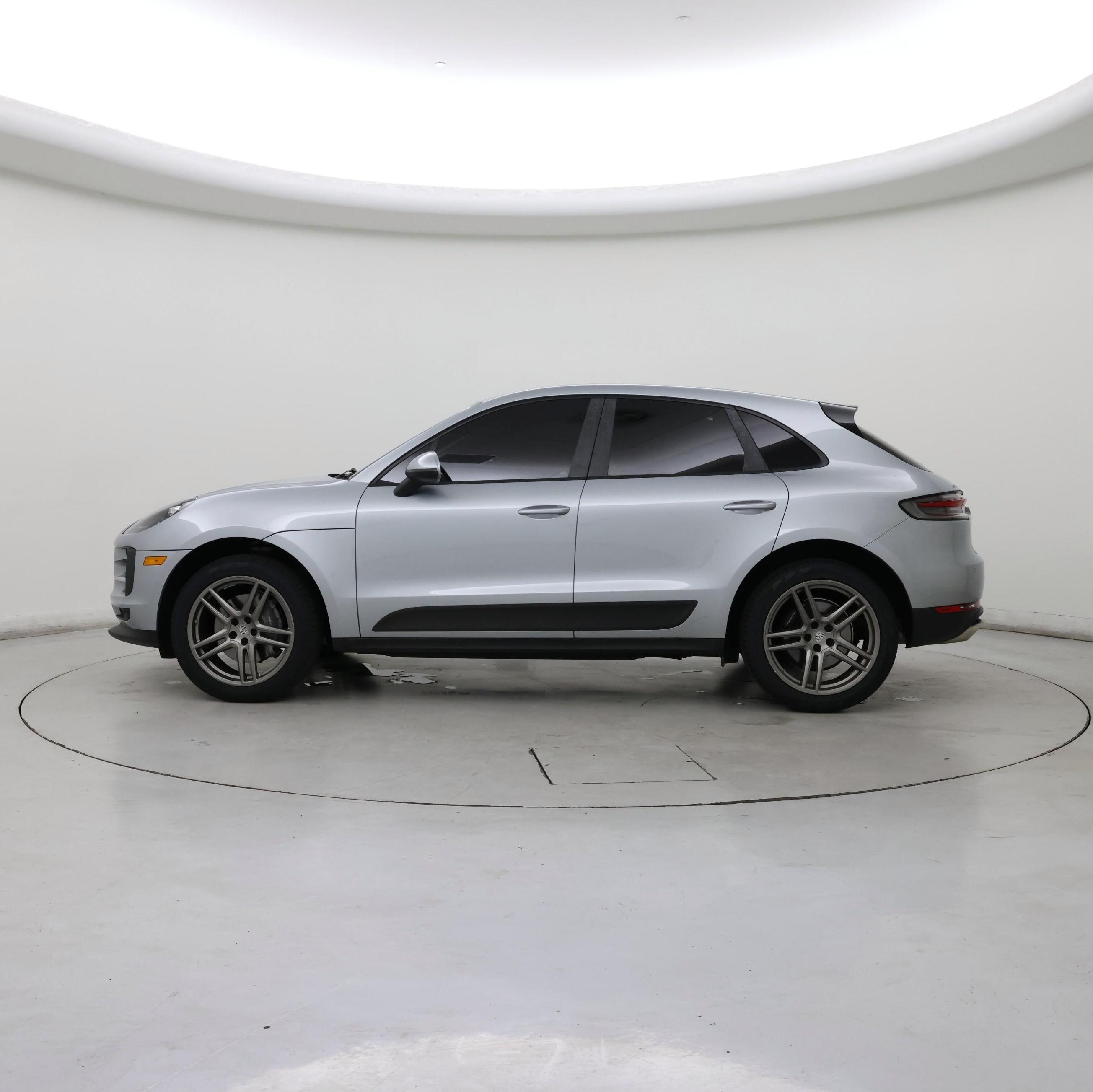 Thumbnail: 2021 Porsche Macan - 3