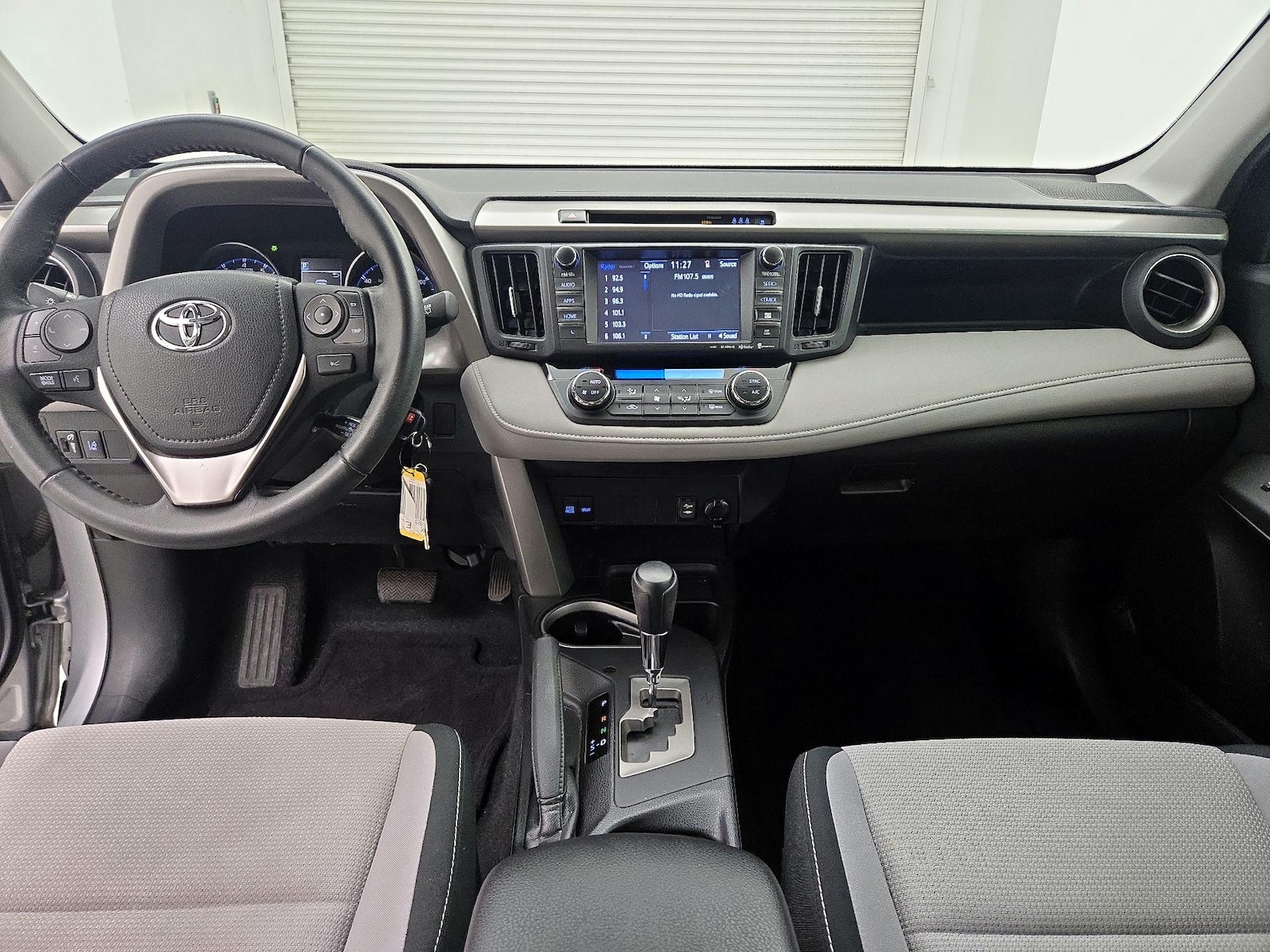 2017 Toyota RAV4 XLE - Photo 10