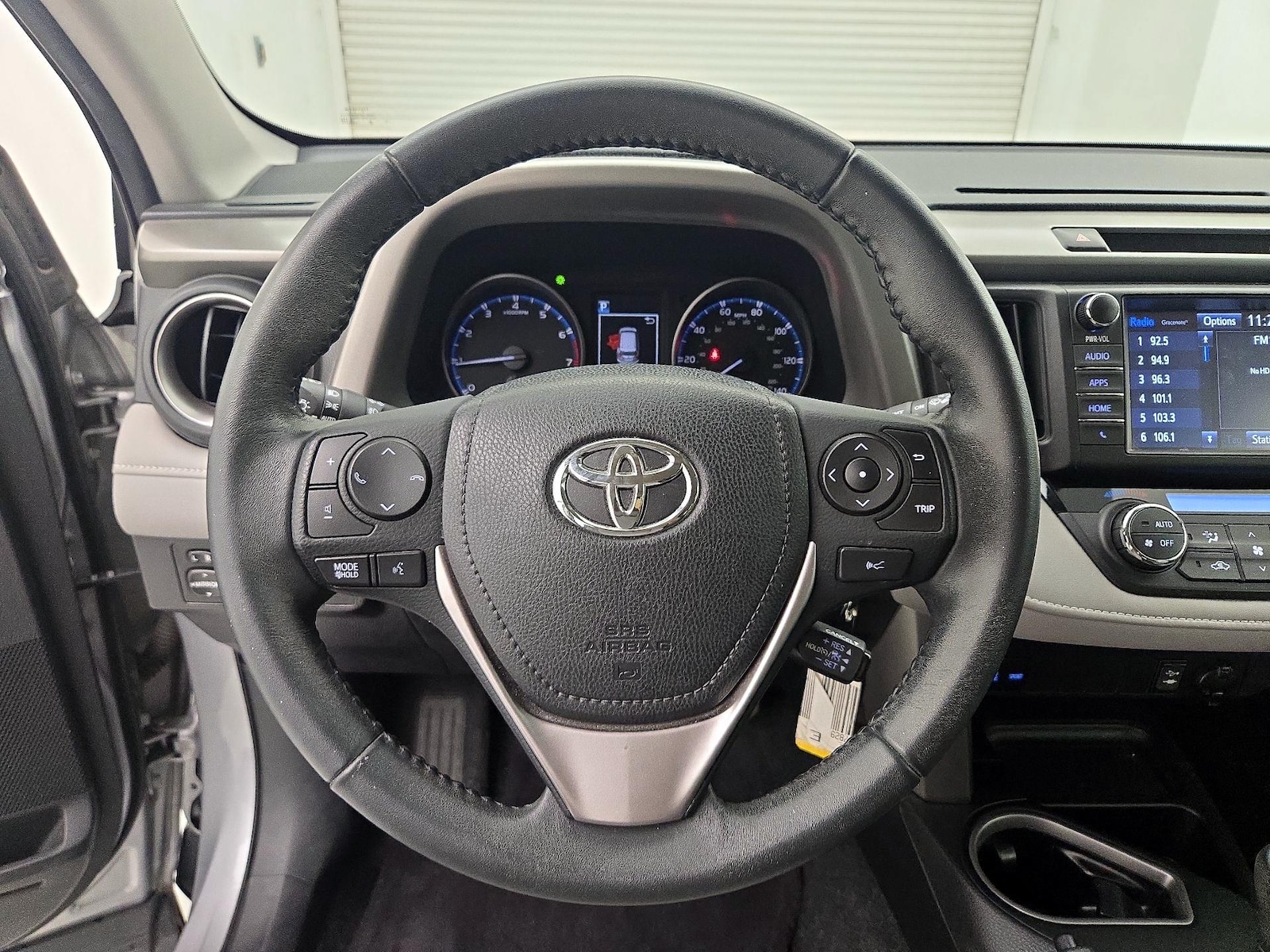 2017 Toyota RAV4 XLE - Photo 11