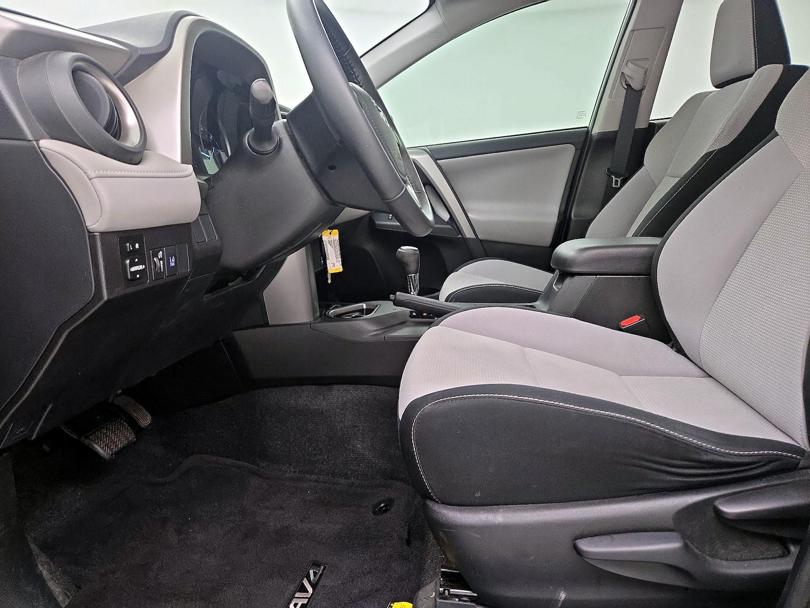 2017 Toyota RAV4 XLE - Photo 12
