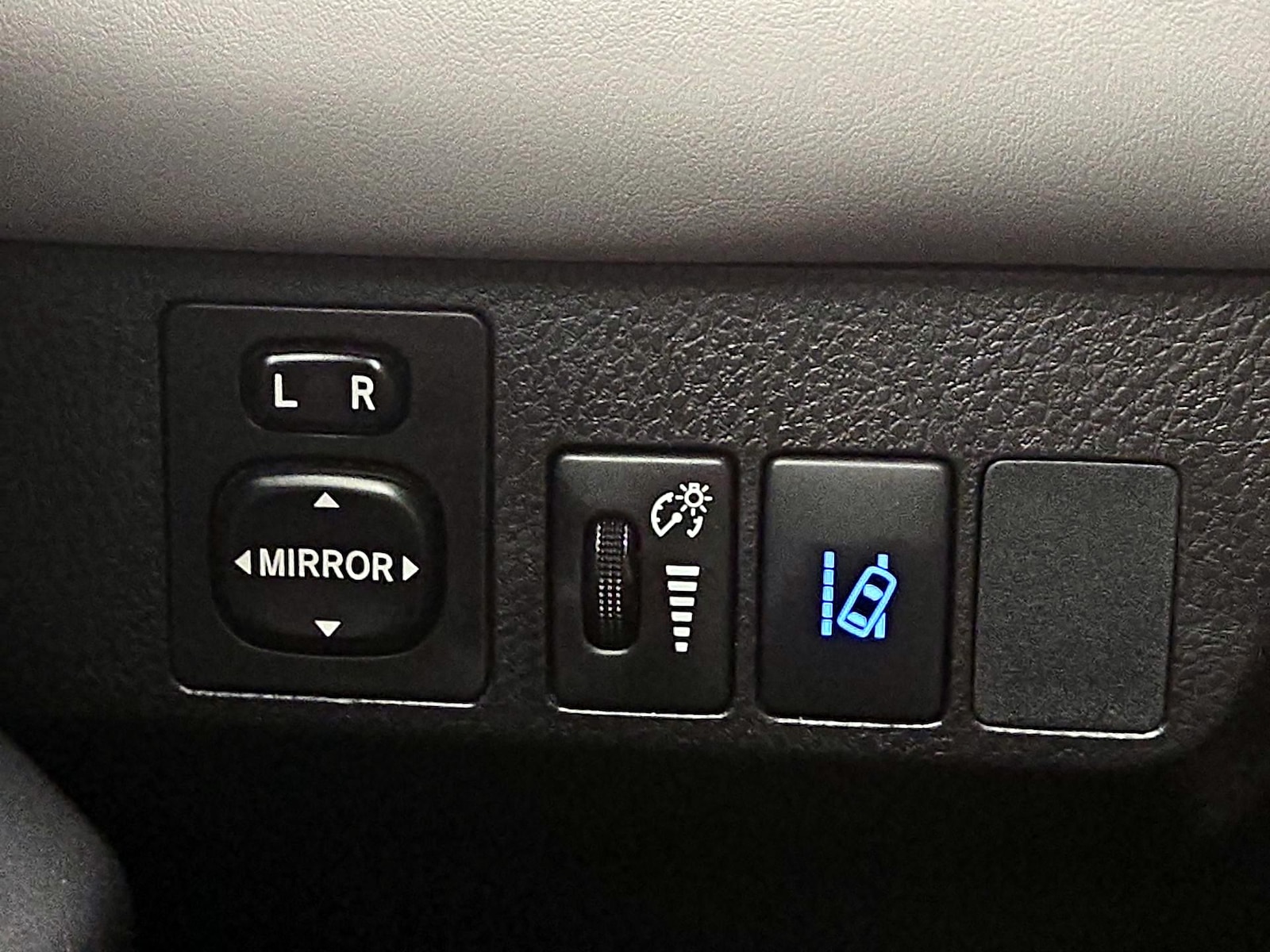 2017 Toyota RAV4 XLE - Photo 14