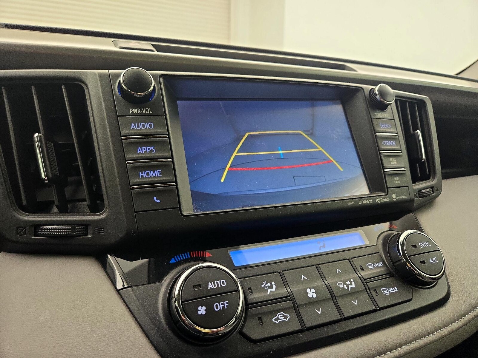 2017 Toyota RAV4 XLE - Photo 15