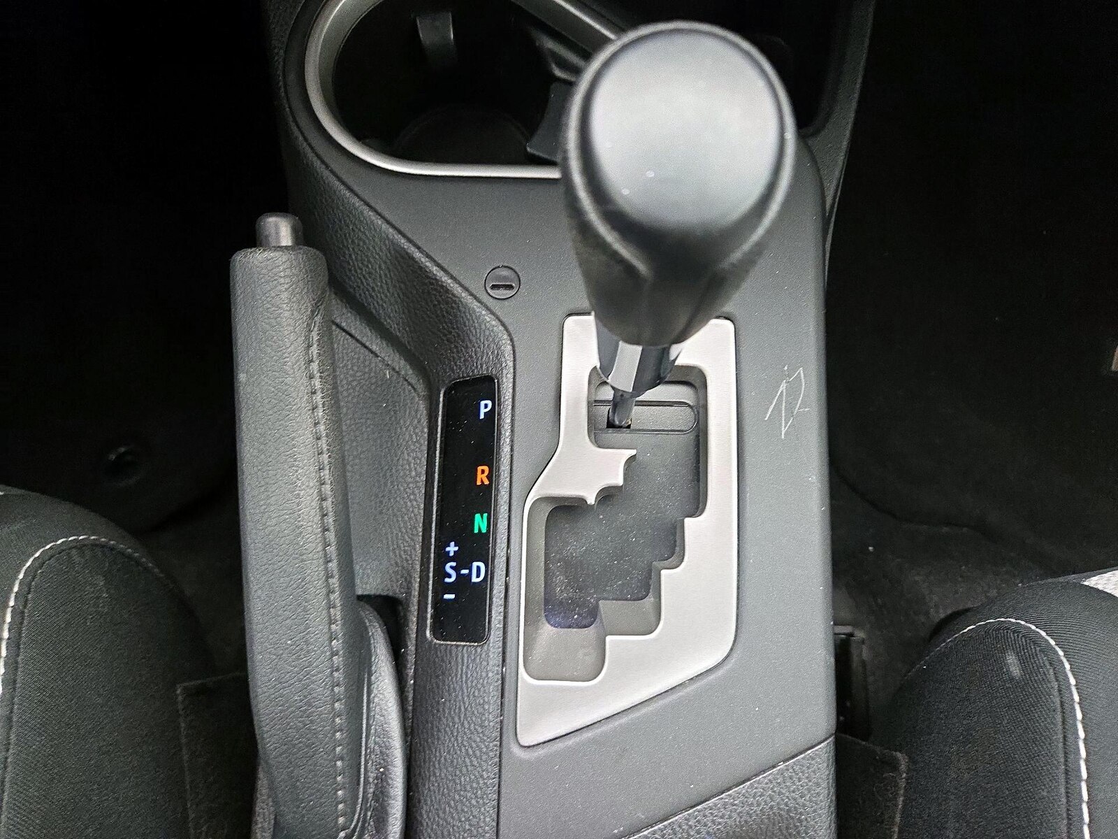 2017 Toyota RAV4 XLE - Photo 18