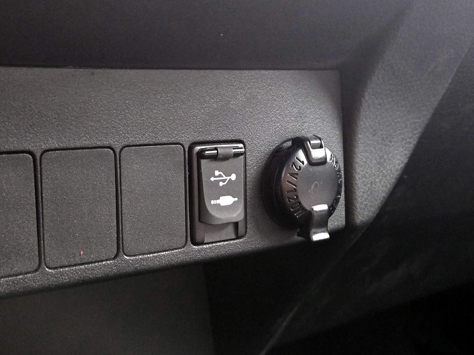 2017 Toyota RAV4 XLE - Photo 19