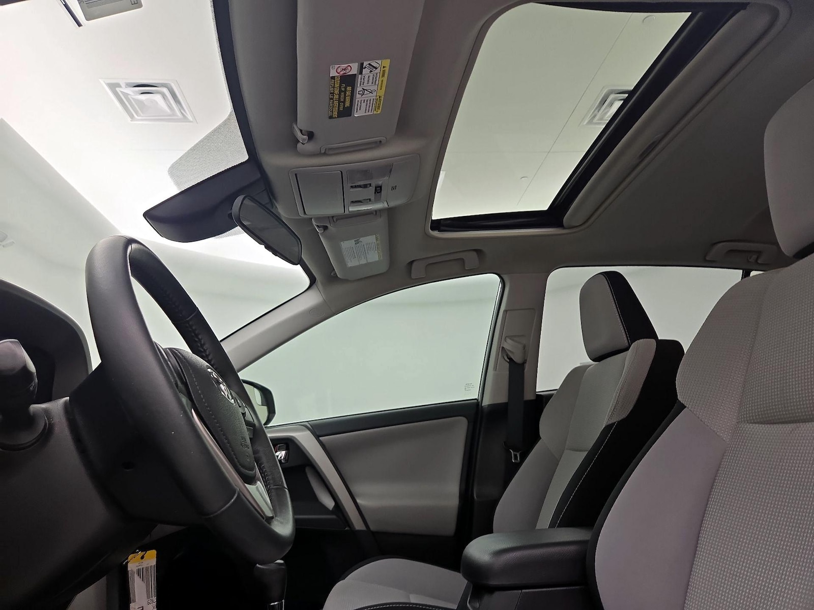 2017 Toyota RAV4 XLE - Photo 20