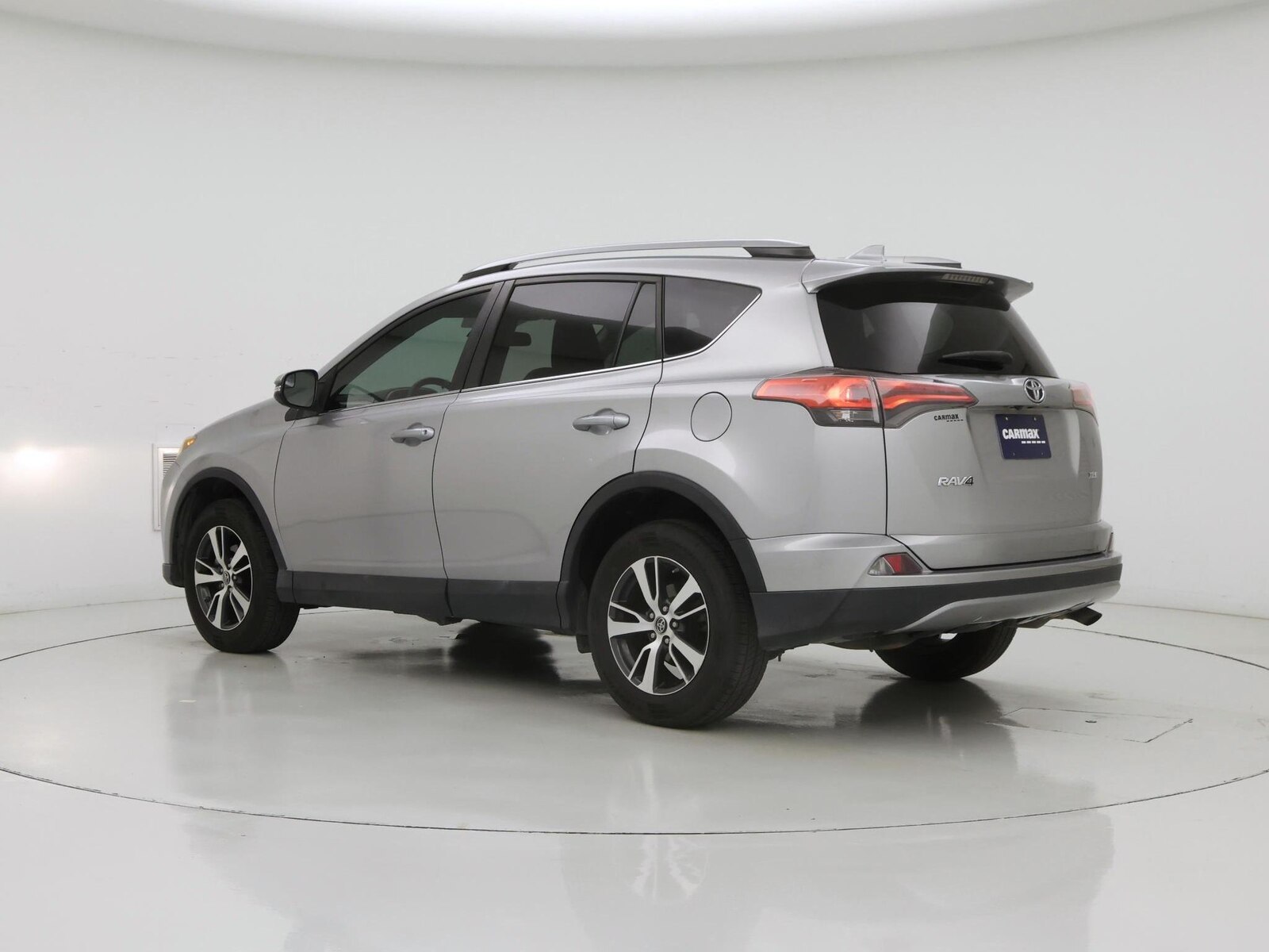 2017 Toyota RAV4 XLE - Photo 25