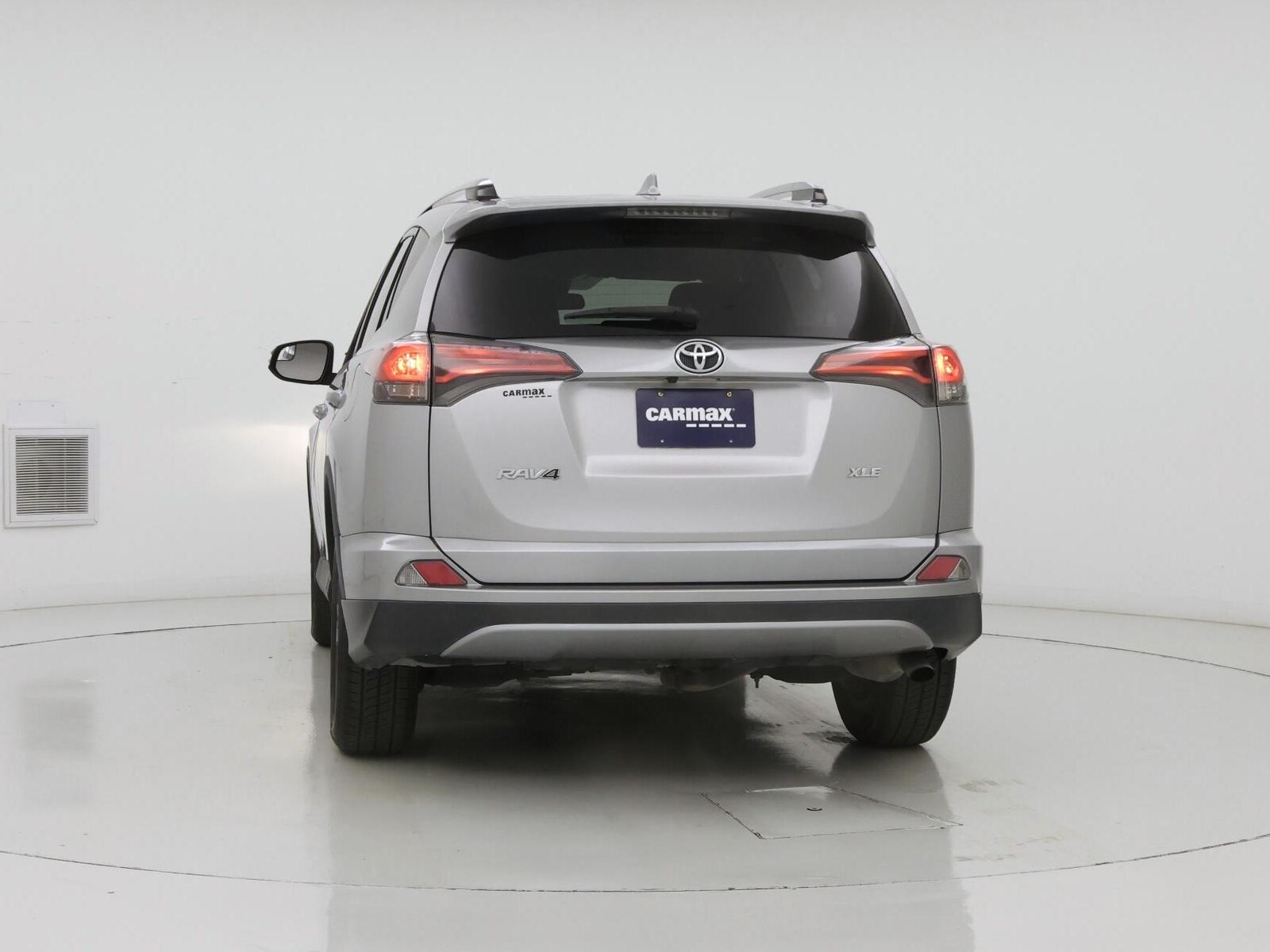 2017 Toyota RAV4 XLE - Photo 7