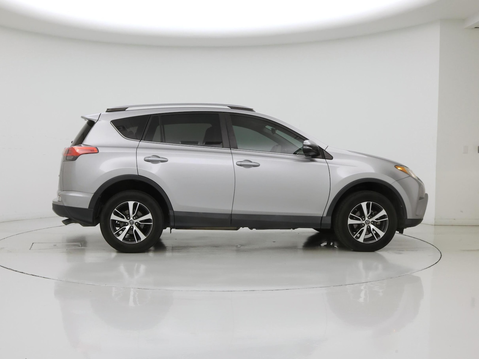 2017 Toyota RAV4 XLE - Photo 8