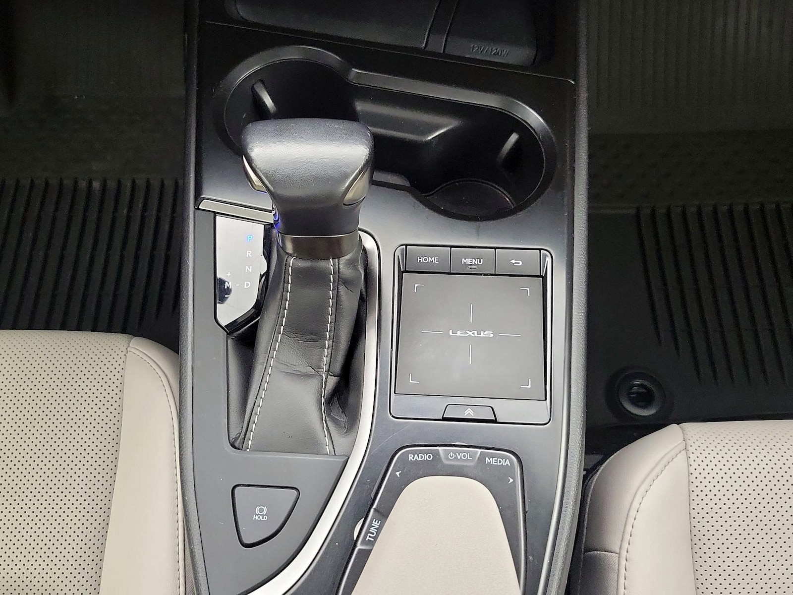 2020 Lexus UX 200 - Photo 18