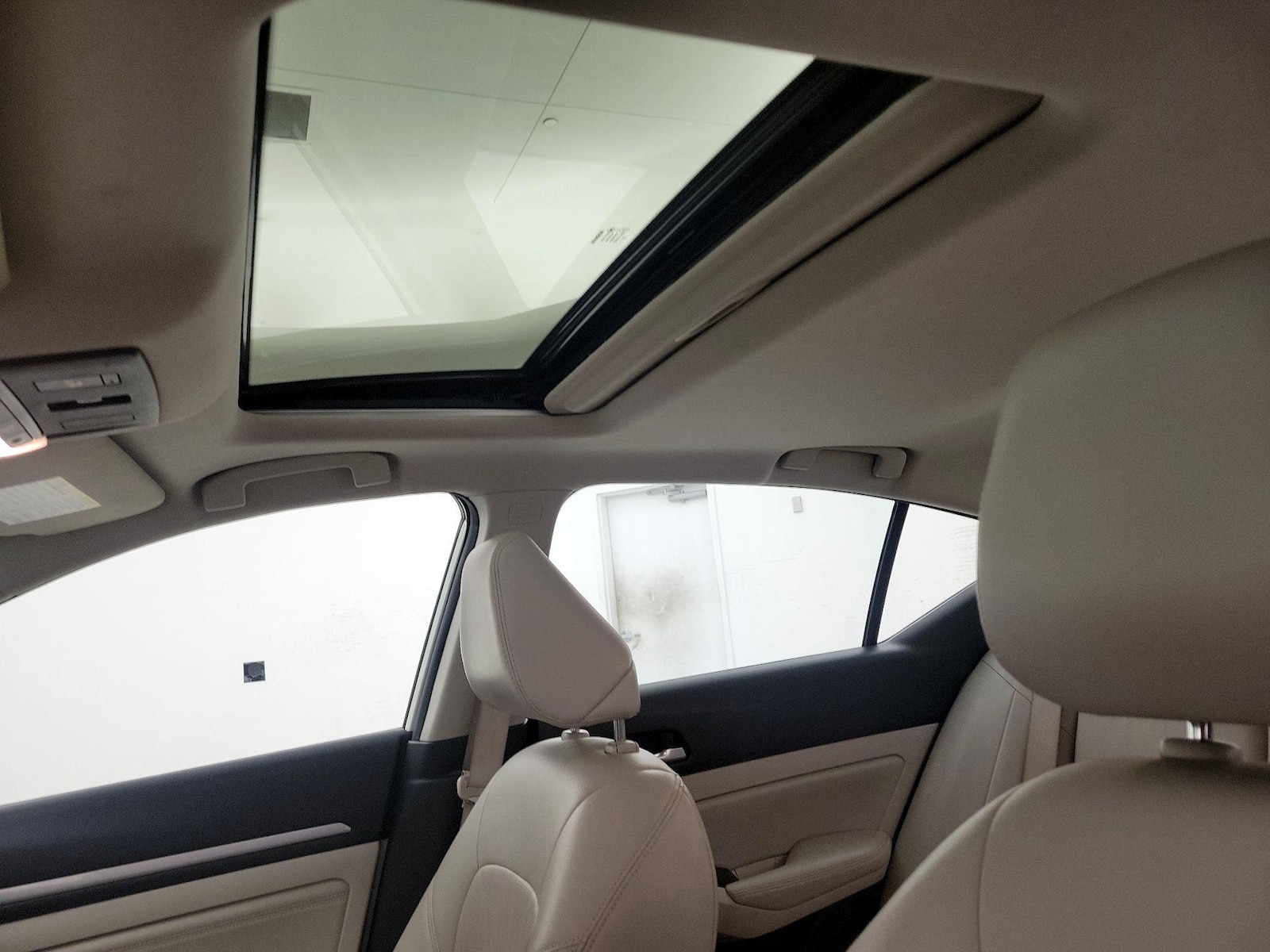 Sunroof(s) & Overhead Airbags