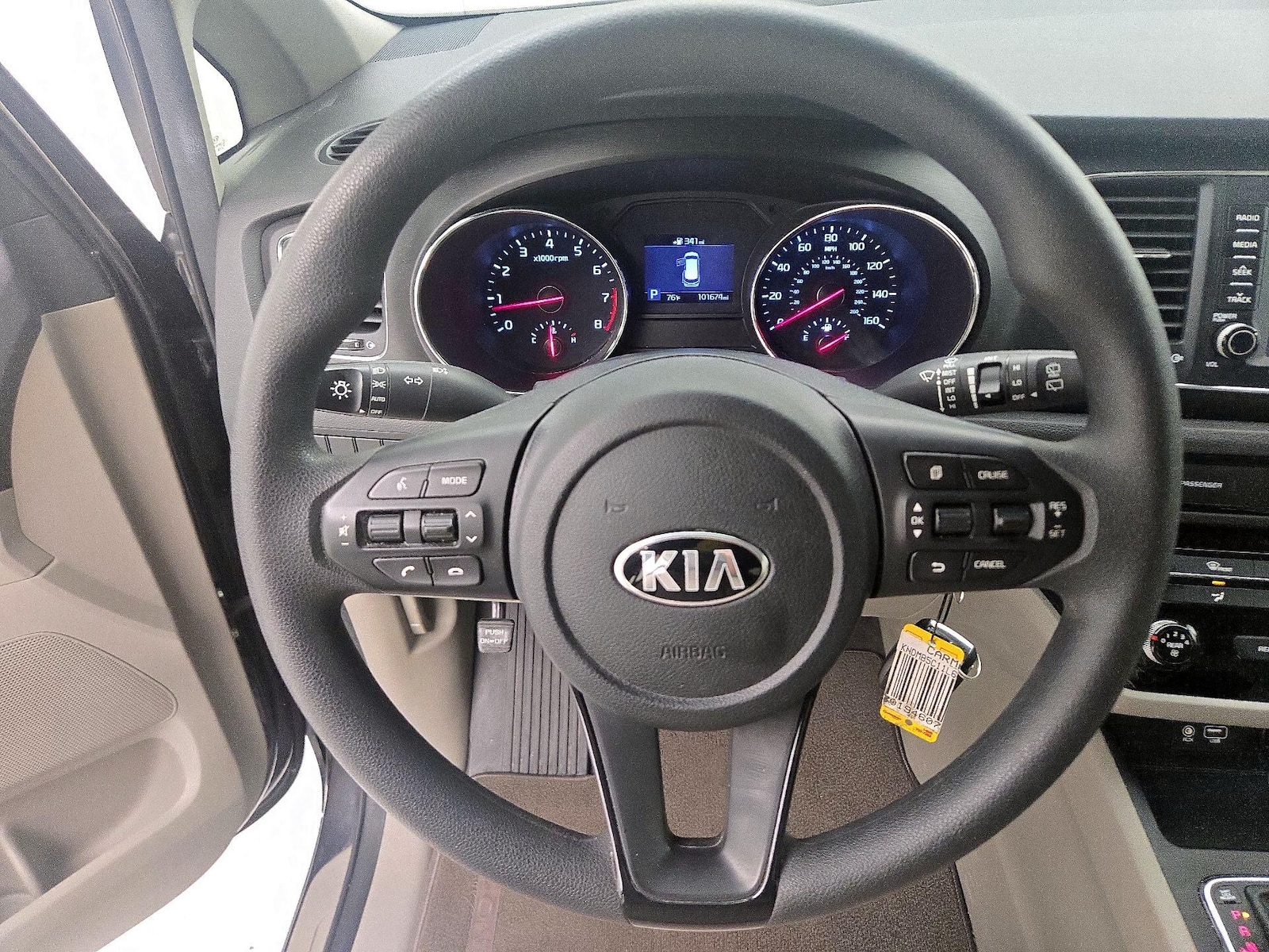 2020 Kia Sedona LX - Photo 11