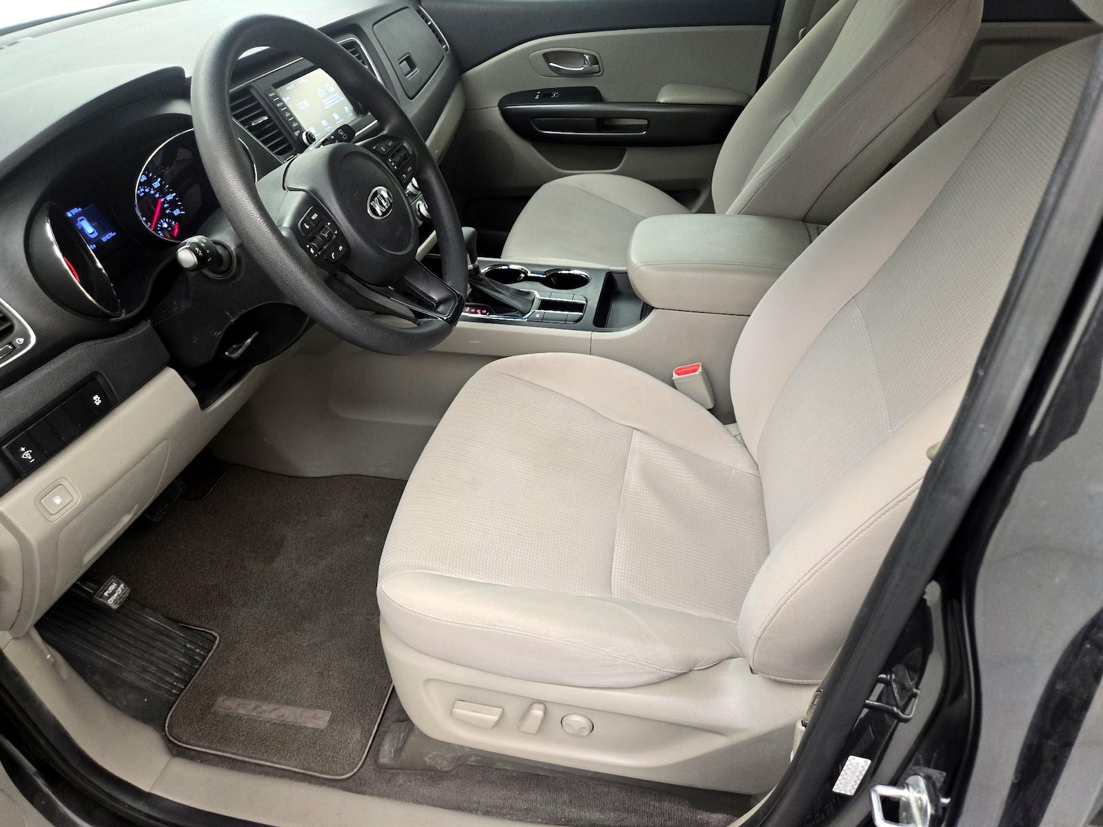 2020 Kia Sedona LX - Photo 12