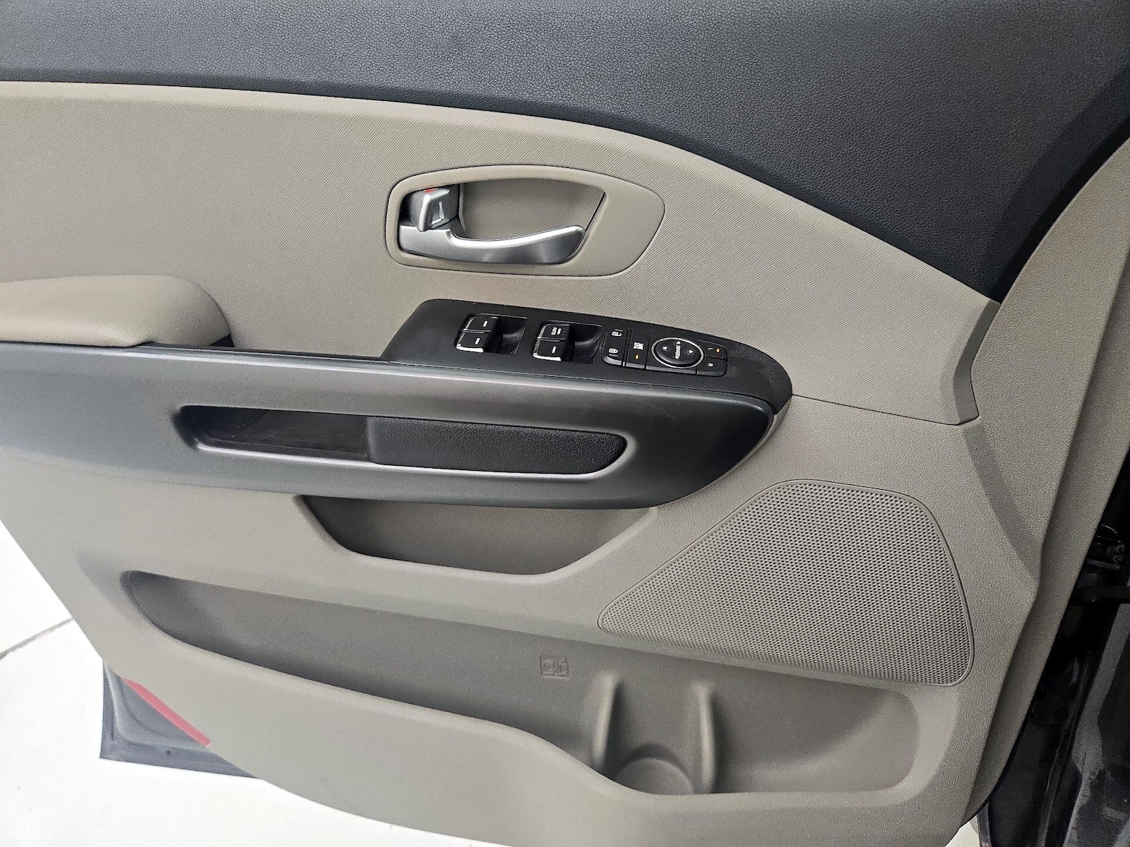 2020 Kia Sedona LX - Photo 13
