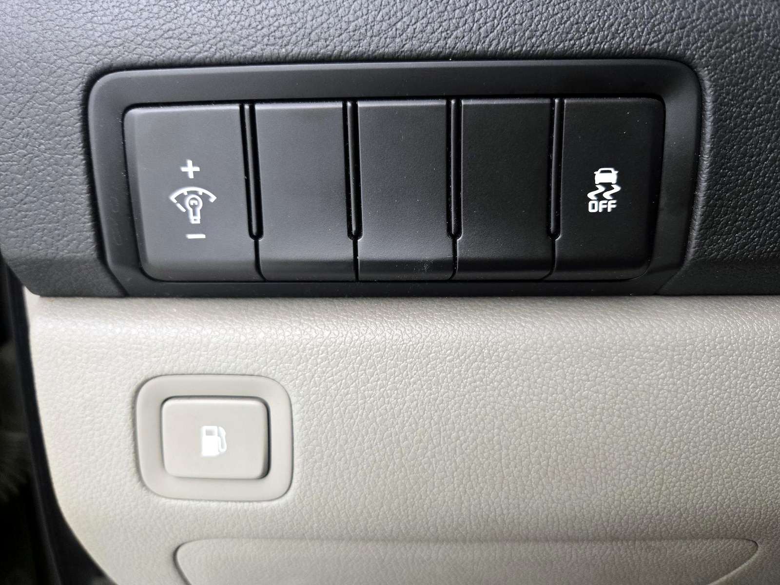 2020 Kia Sedona LX - Photo 14