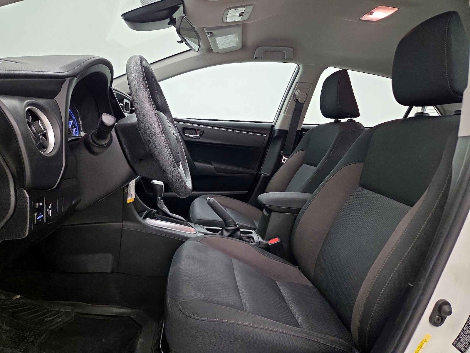 2019 Toyota Corolla LE - Photo 12