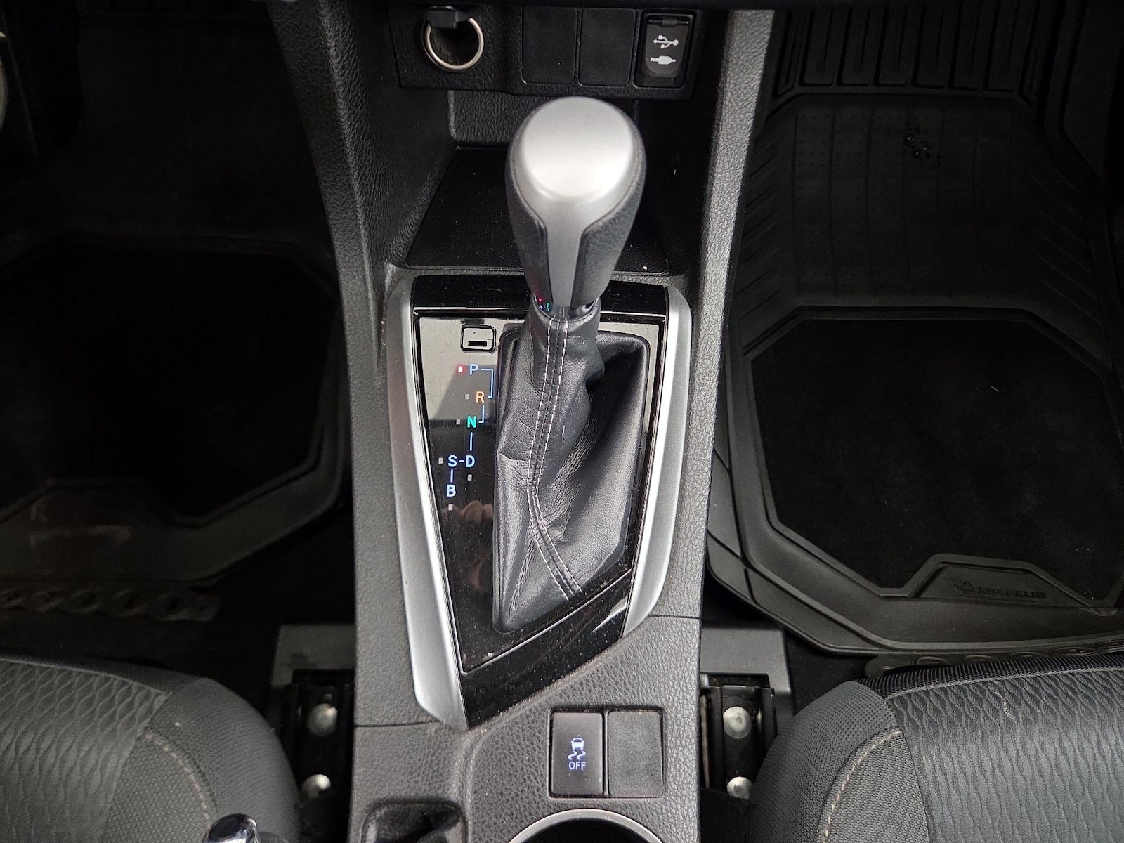 2019 Toyota Corolla LE - Photo 18