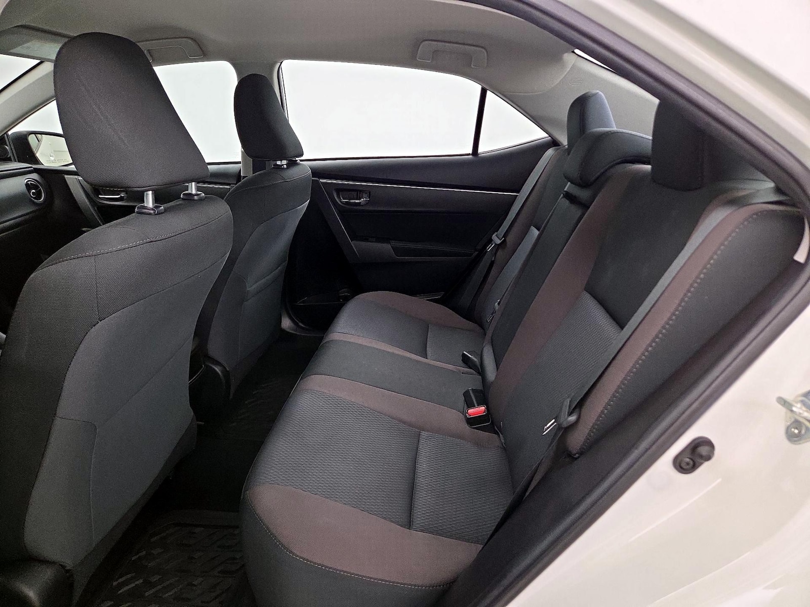2019 Toyota Corolla LE - Photo 20