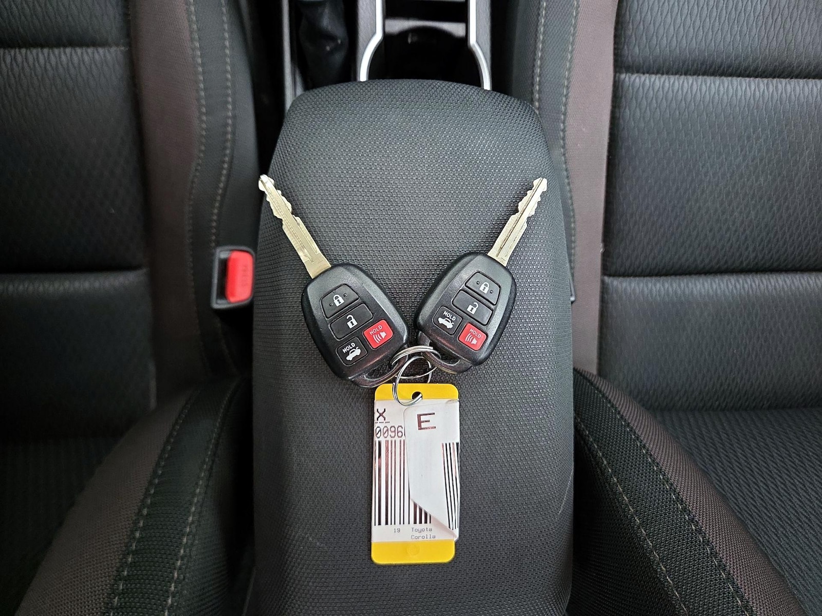 2019 Toyota Corolla LE - Photo 23