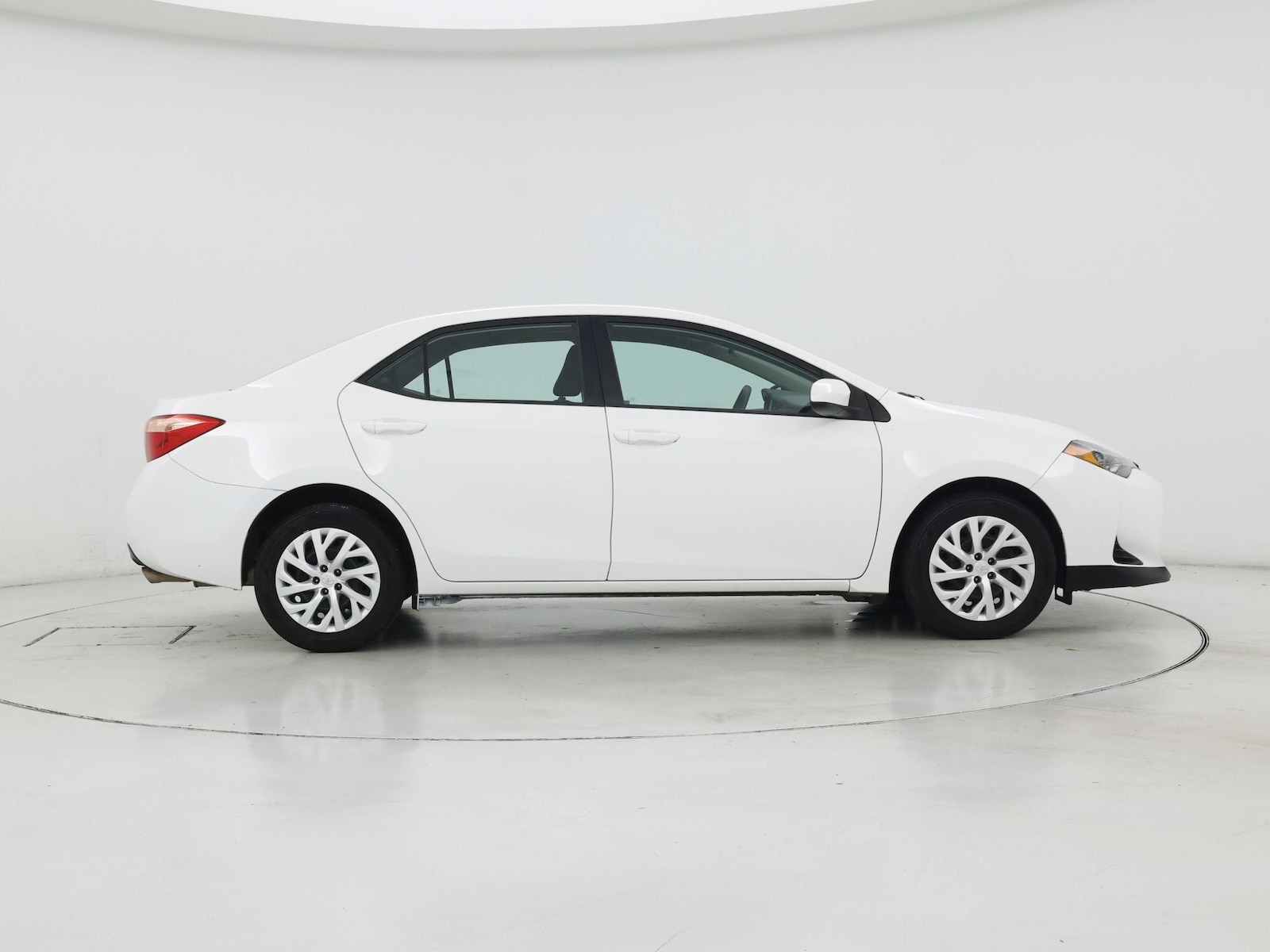 2019 Toyota Corolla LE - Photo 8