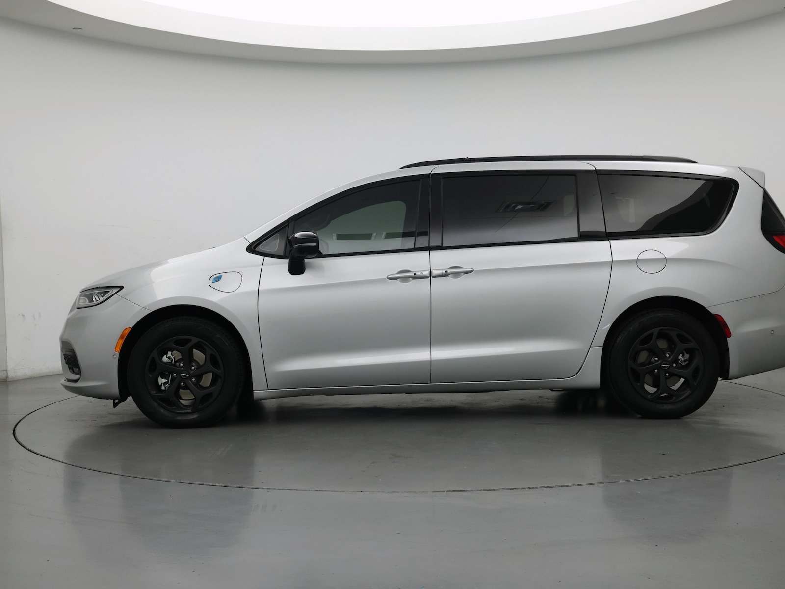 2024 Chrysler Pacifica Hybrid Premium S Appearance Pkg, photo 4