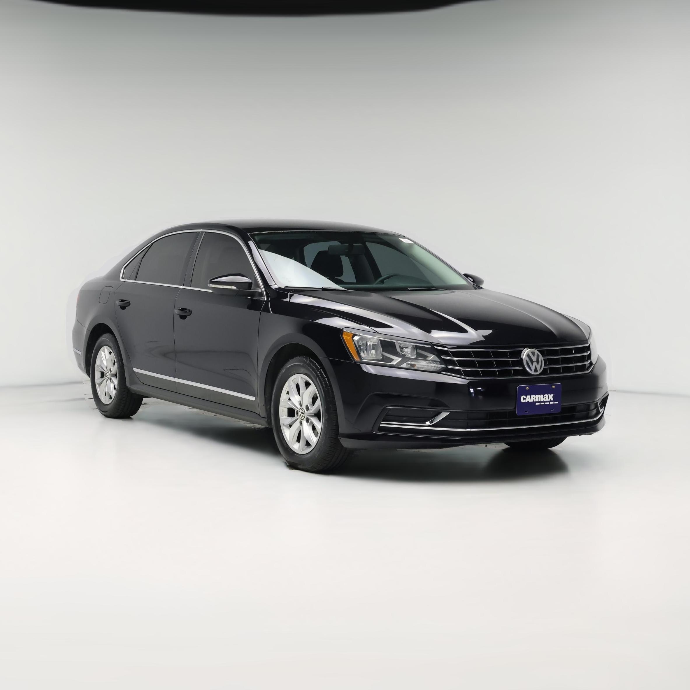 Thumbnail: 2017 Volkswagen Passat - 1